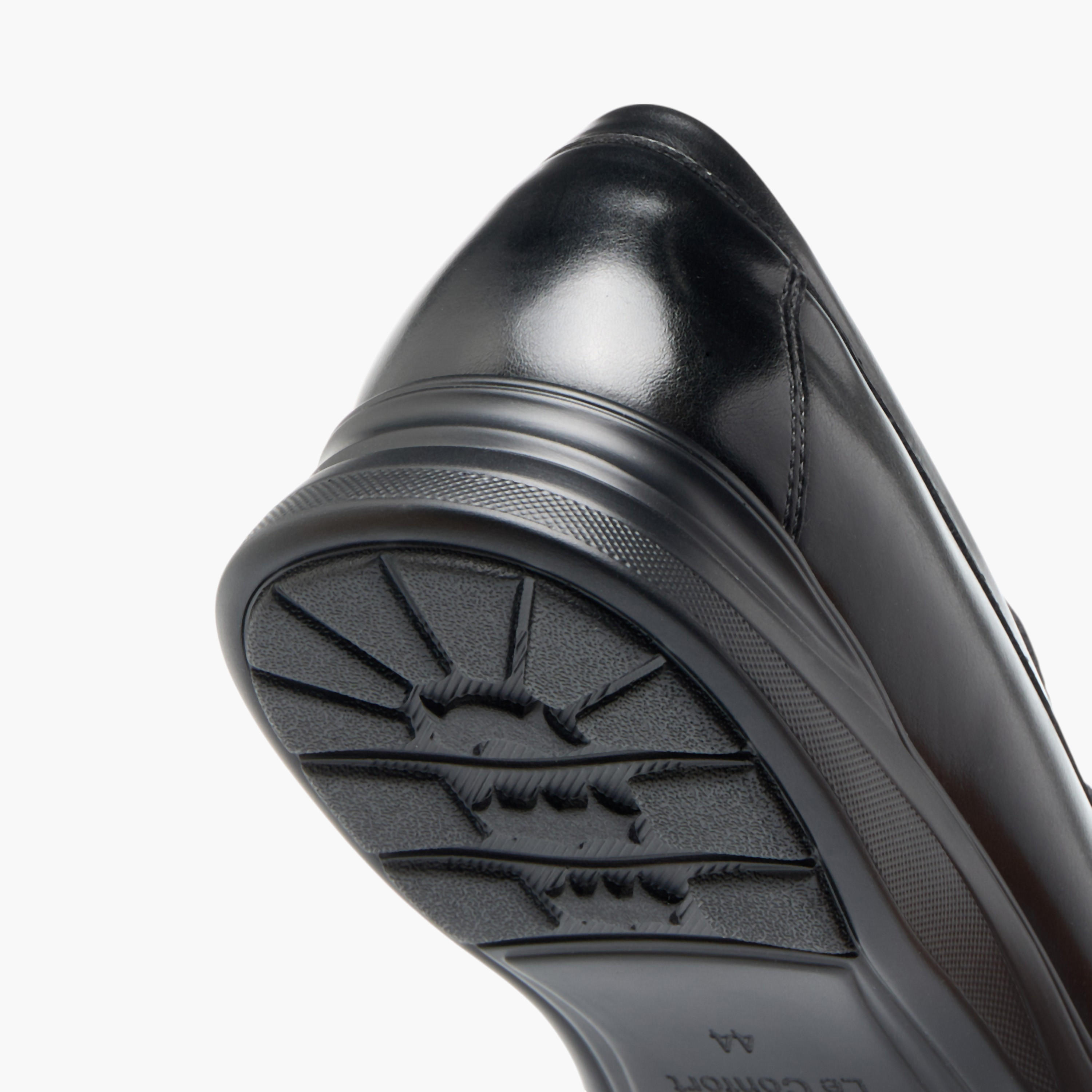 حذاء سهل الارتداء سادة مريح بتفاصيل مفرغة من لو كونفورت-men-shoes-formalshoes-image-5