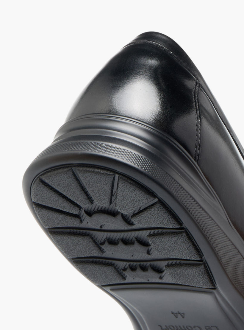 حذاء سهل الارتداء سادة مريح بتفاصيل مفرغة من لو كونفورت-men-shoes-formalshoes-image-5
