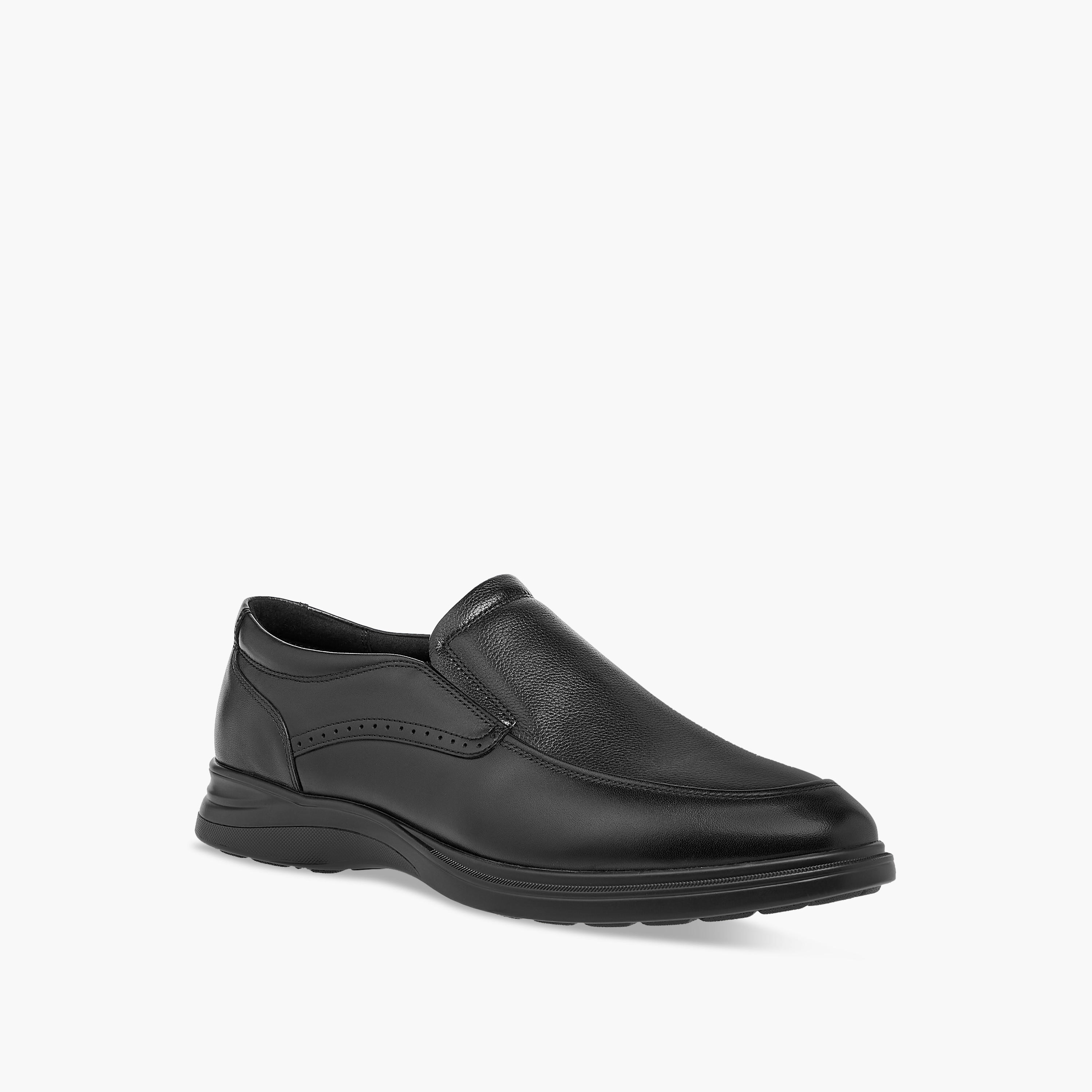 حذاء خفيف جلد بارز الملمس سهل الارتداء من لو كونفورت-men-shoes-loafersandmoccasins-image-3