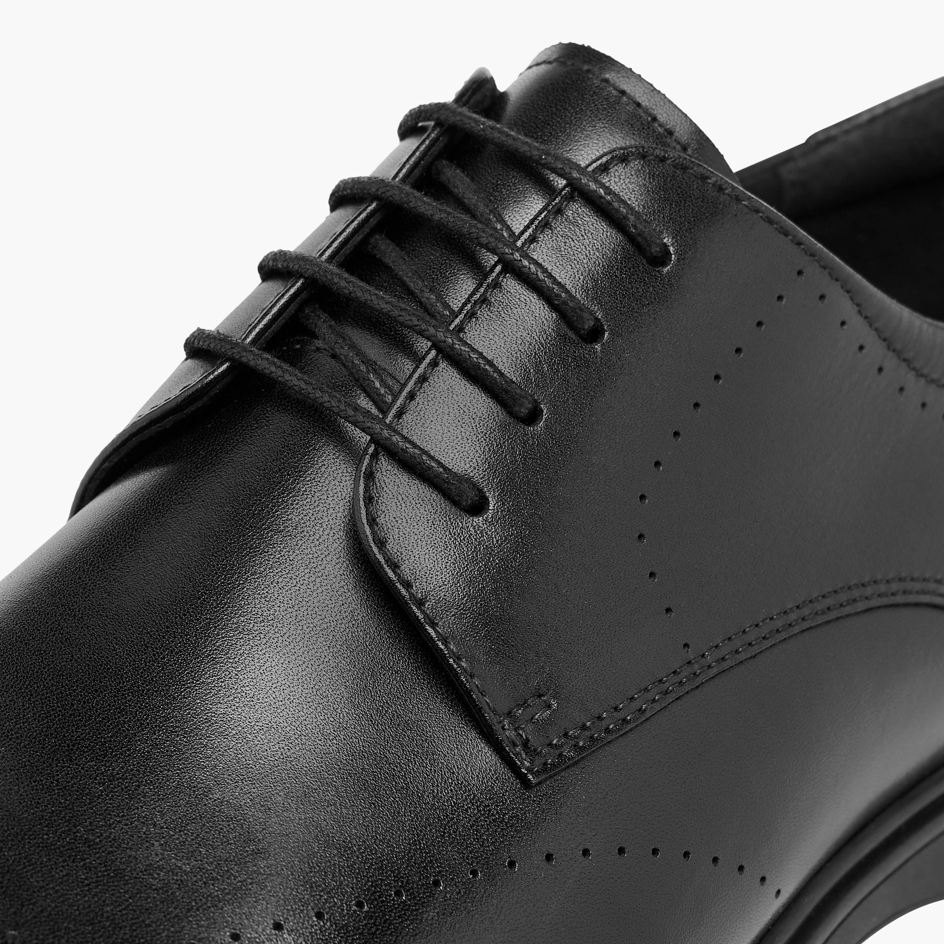 Le Confort Leather Solid Derby Shoes with Lace-Up Closure-men-shoes-formalshoes-image-4