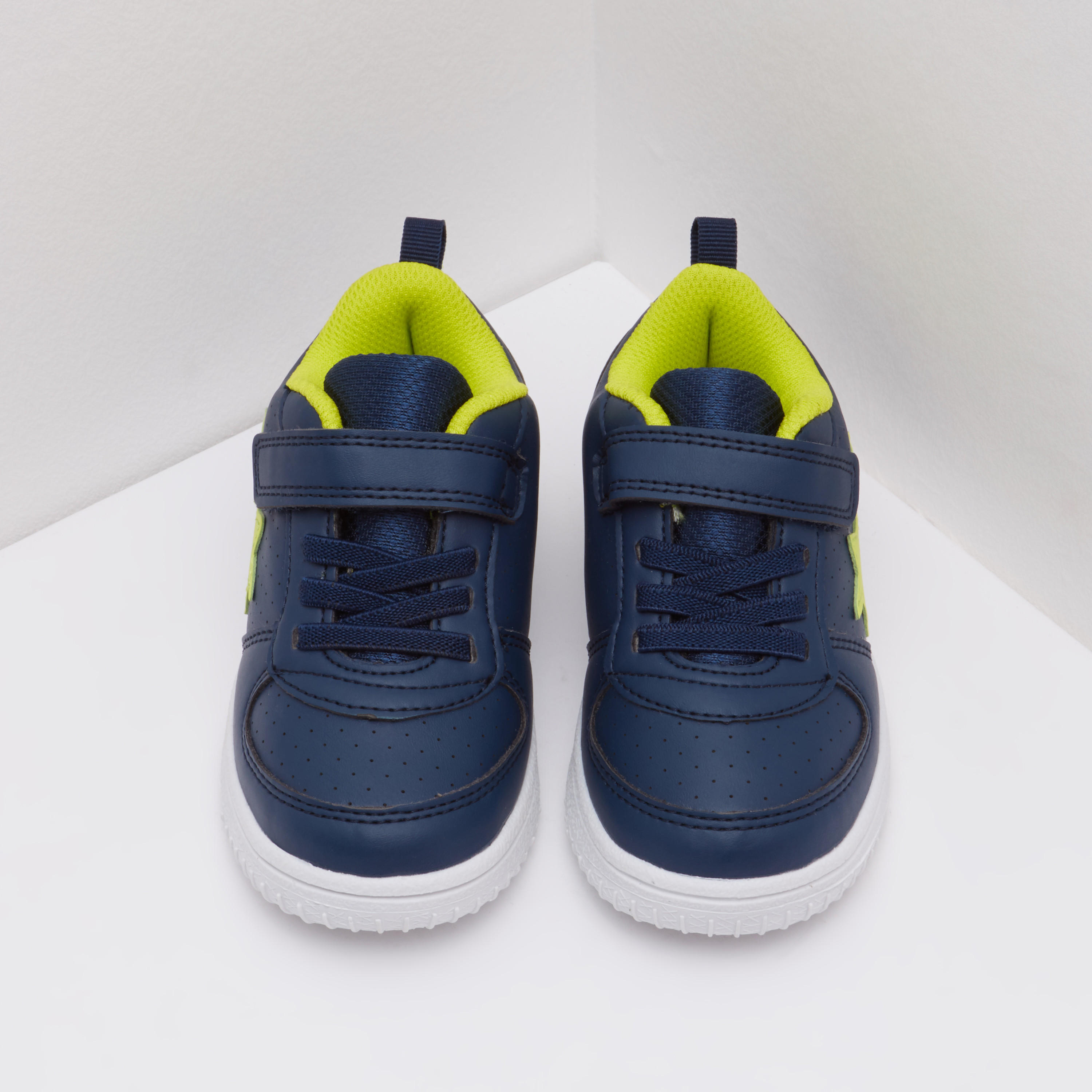 حذاء سنيكرز مثقّب مع رباط وخطّاف وحلقة إغلاق-boys-shoes-sneakers-image-2