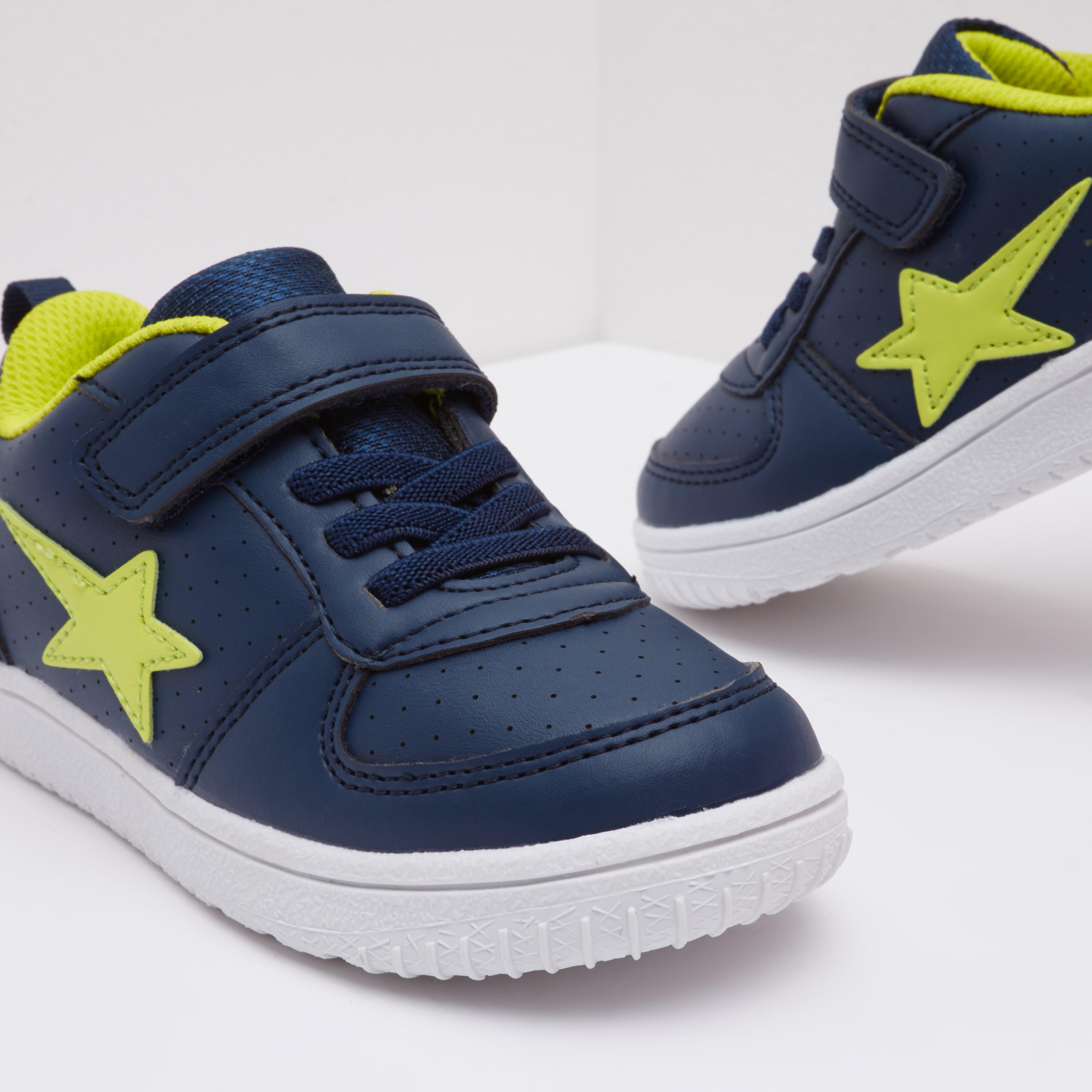 حذاء سنيكرز مثقّب مع رباط وخطّاف وحلقة إغلاق-boys-shoes-sneakers-image-4