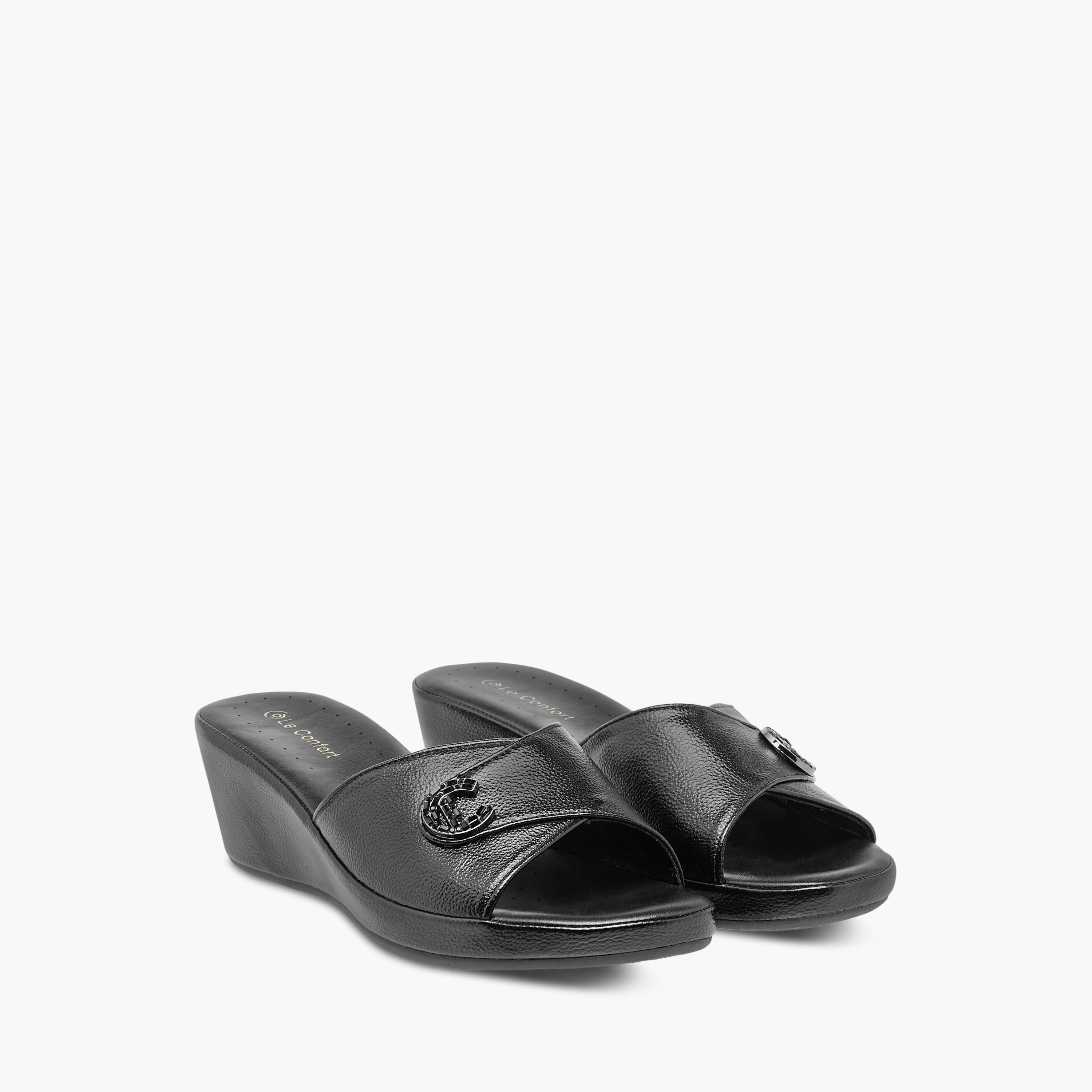 صندل ويدج مريح بارز الملمس سهل الارتداء للنساء من لو كونفورت-women-shoes-sandals-heeled-image-1