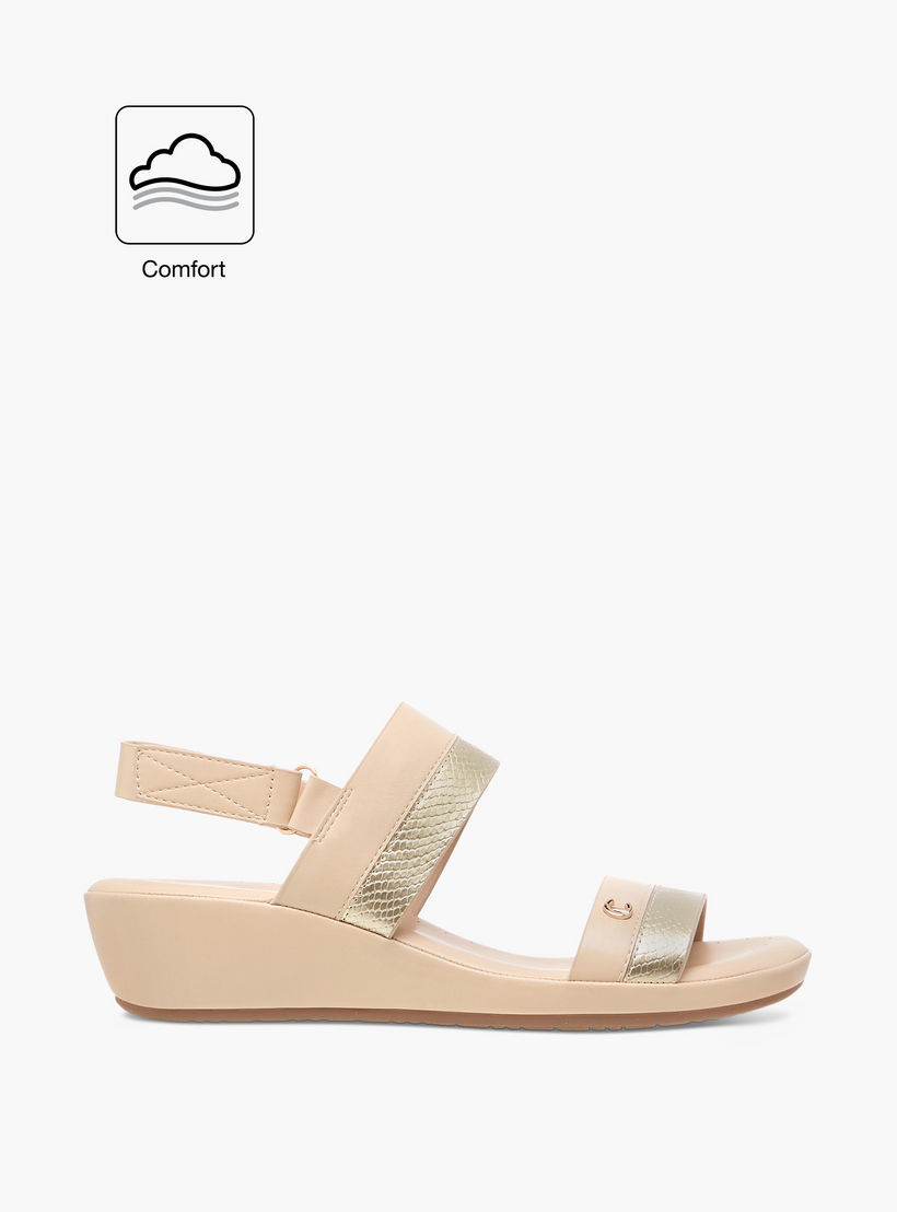 صندل مريح بارز الملمس بحزام وإبزيم إغلاق من لو كونفورت-women-shoes-sandals-heeled-image-2