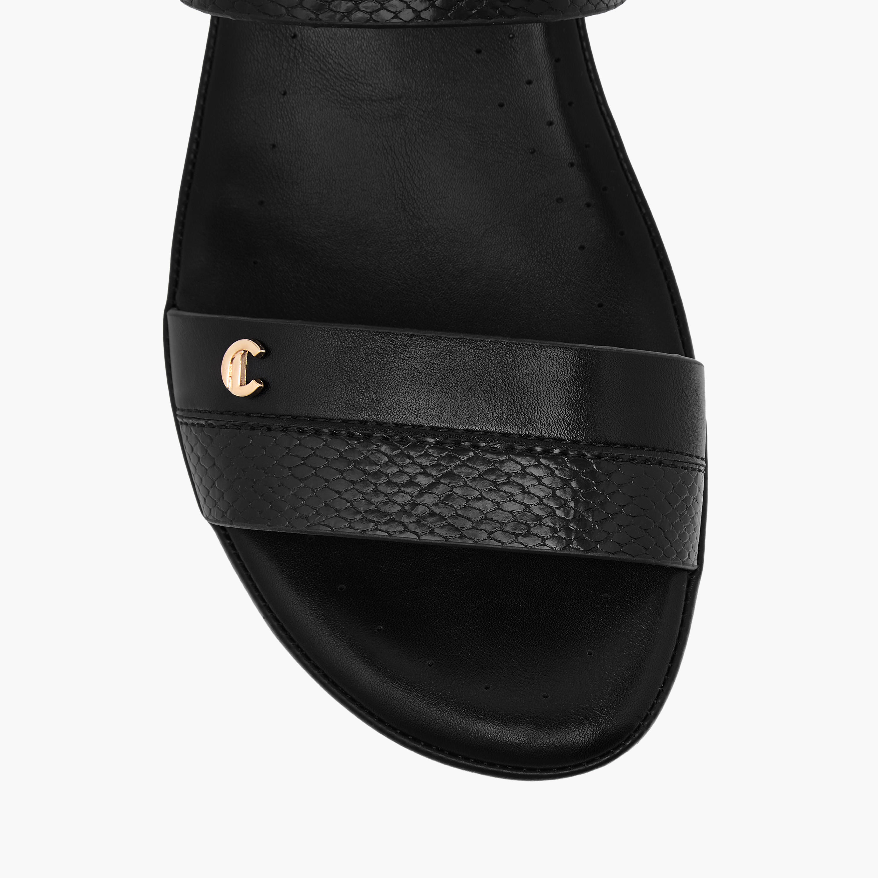 صندل مريح بارز الملمس بحزام وإبزيم إغلاق من لو كونفورت-women-shoes-sandals-heeled-image-3