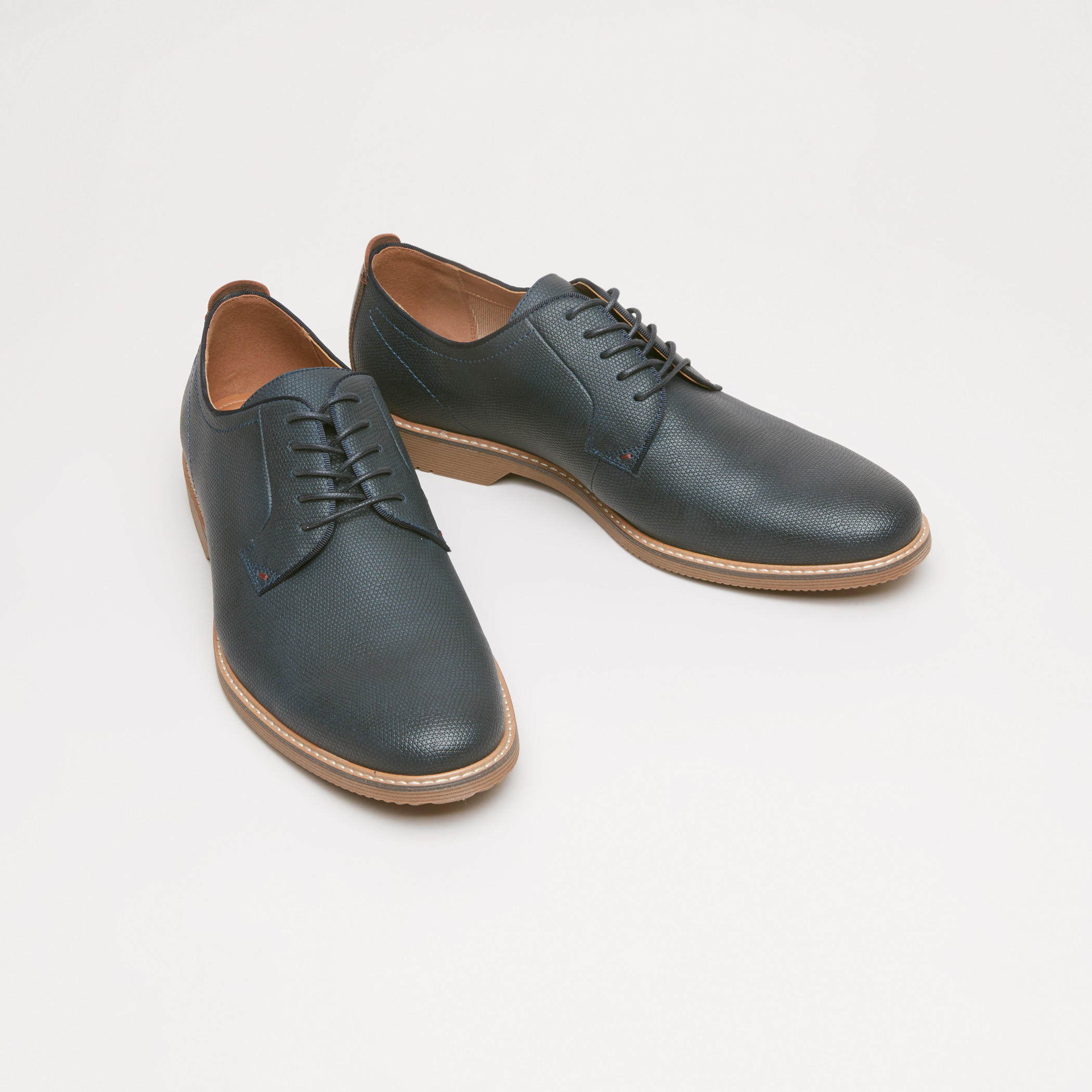 حذاء ديربي بارز الملمس برباط-men-shoes-formalshoes-image-1