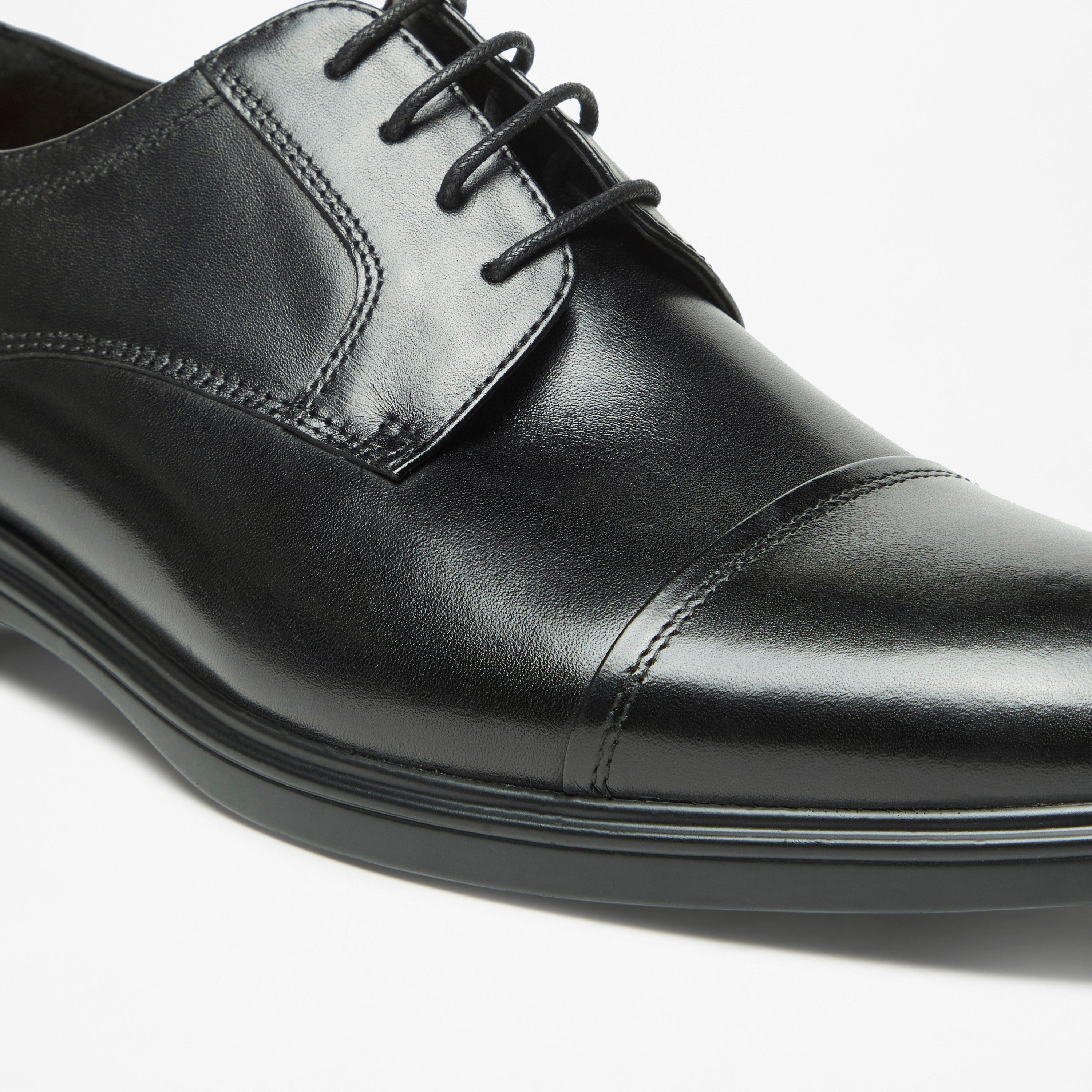 Le Confort Leather Solid Lace-Up Derby Shoes-men-shoes-formalshoes-image-5