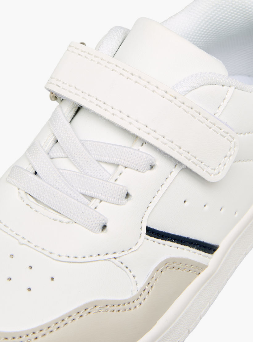 حذاء سنيكرز بشريط إغلاق لاصق للأولاد من إل بي إل من شو إكسبريس-boys-shoes-sneakers-image-4