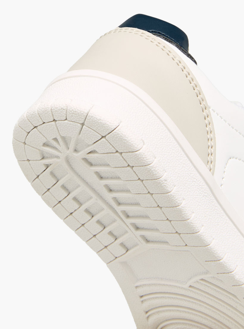 حذاء سنيكرز بشريط إغلاق لاصق للأولاد من إل بي إل من شو إكسبريس-boys-shoes-sneakers-image-5