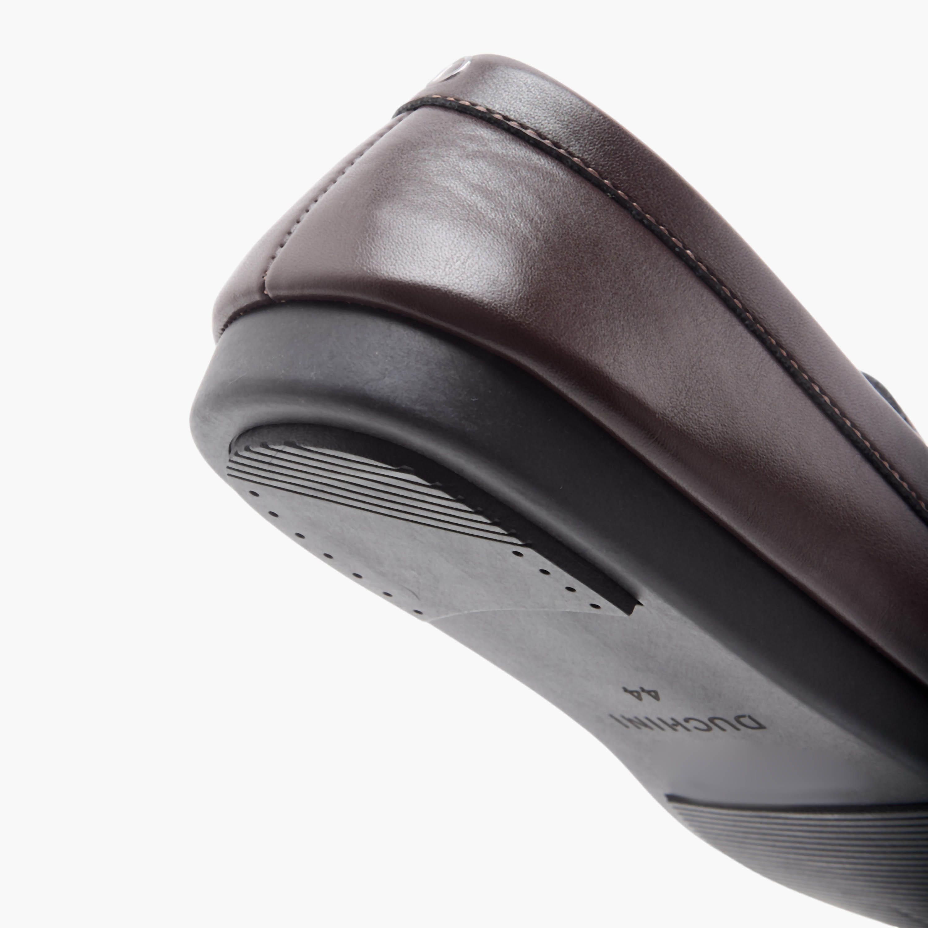 حذاء موكاسين سادة سهل الارتداء بتفاصيل مفرّغة للرجال من دوتشيني-men-shoes-loafersandmoccasins-image-5