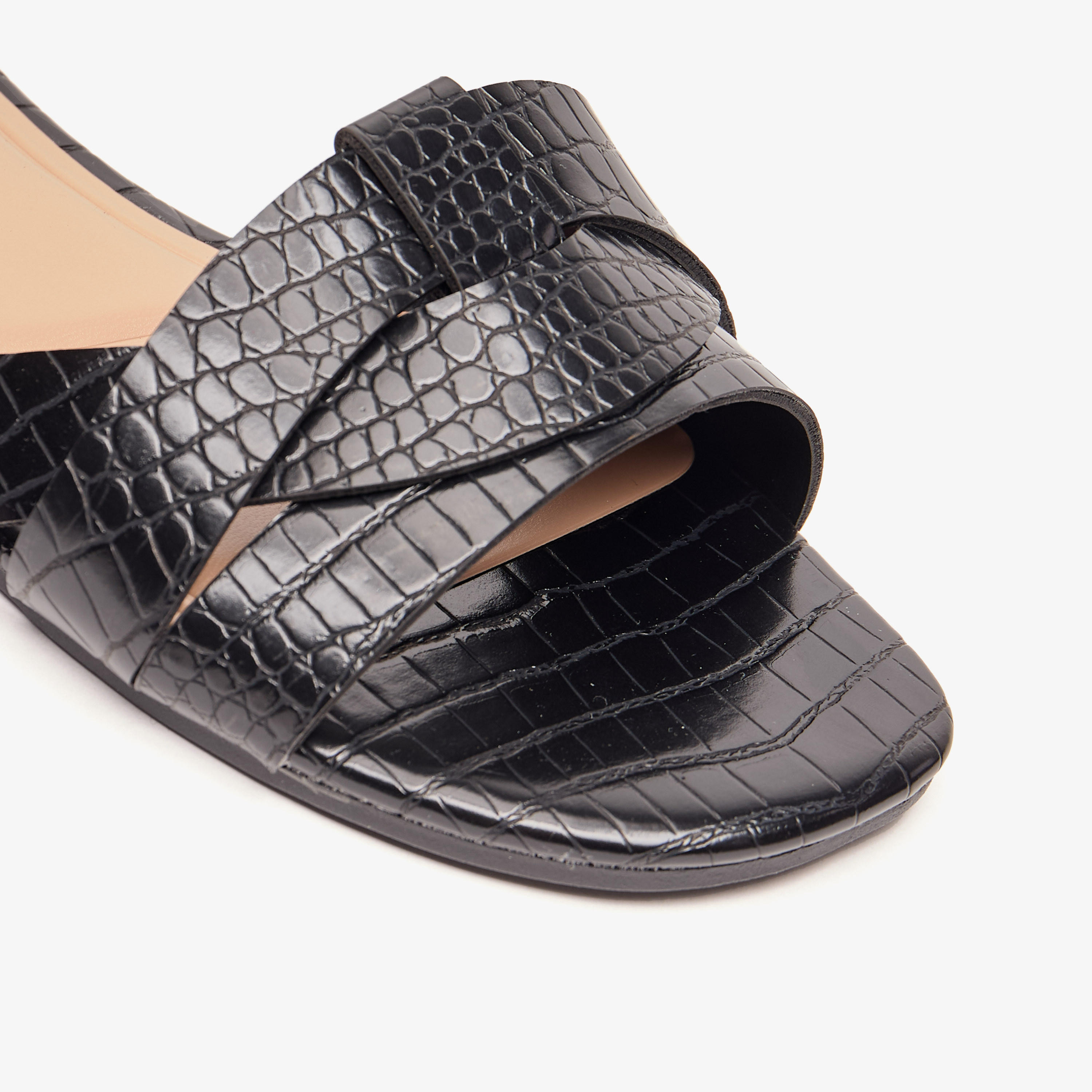 صندل سهل الارتداء بارز الملمس للنساء من سيليست-women-shoes-flats-sandals-image-5