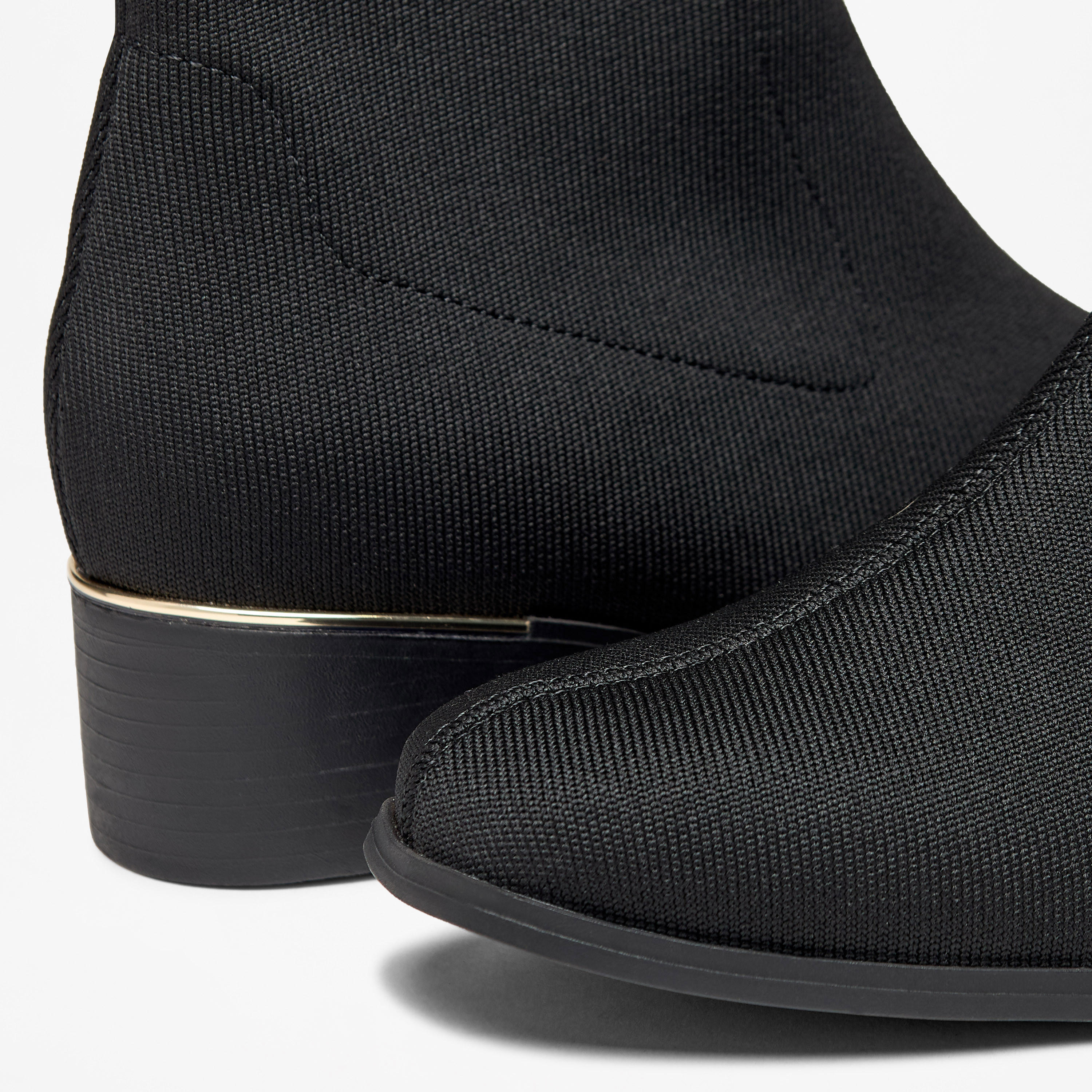 بوت سادة سهل الارتداء بطول الكاحل وبكعب سميك من فلورا بيلا-women-shoes-boots-image-5