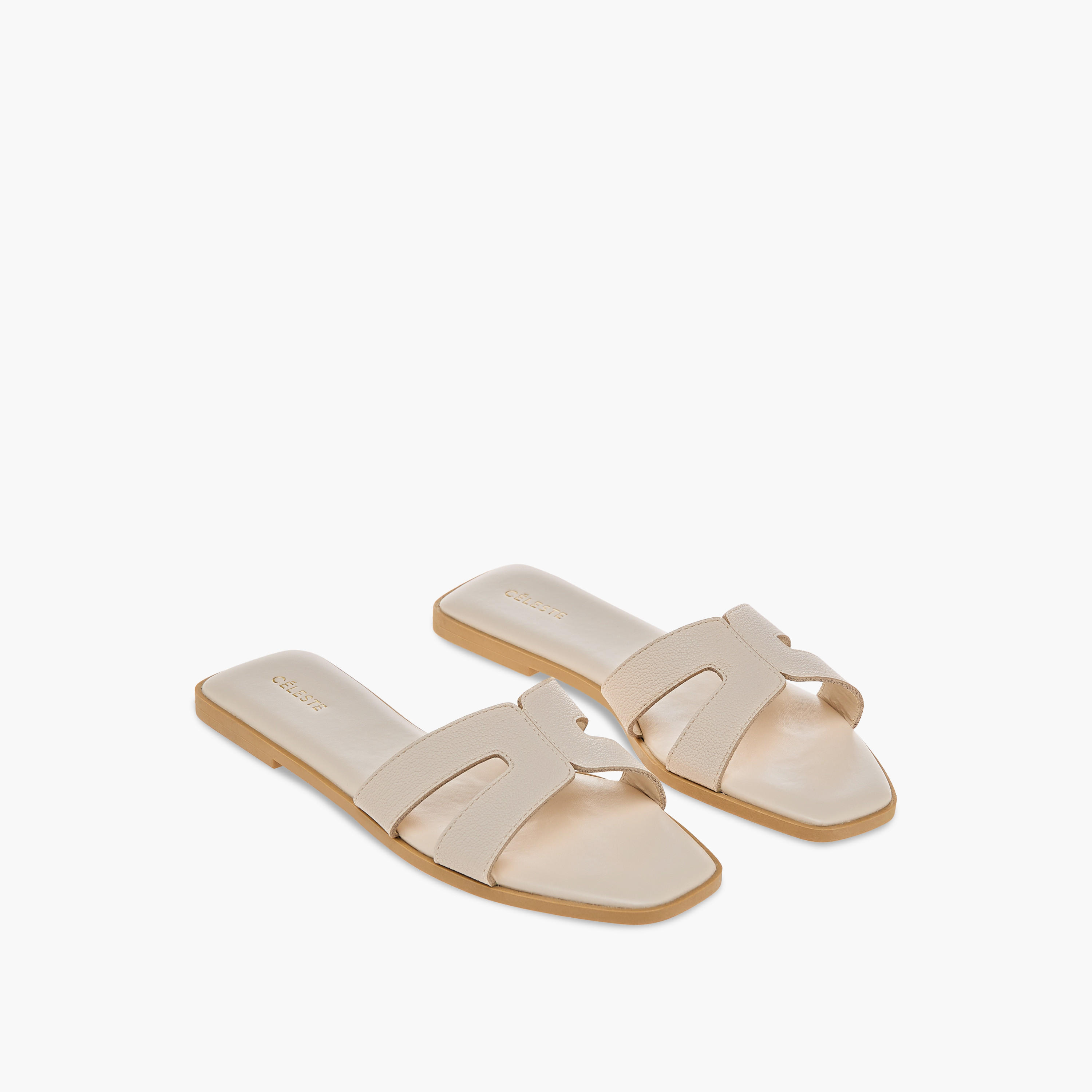 صندل سهل الارتداء بارز الملمس بتفاصيل مفرغة للنساء من سيليست-women-shoes-flats-sandals-image-1