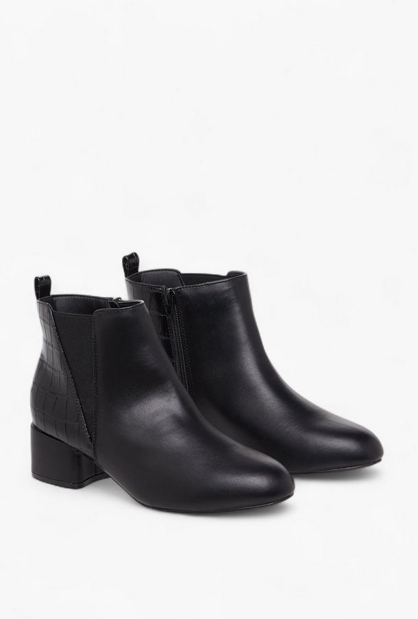 بوت بطول الكاحل وكعب سميك للنساء من فلورا بيلا-women-winterwear-image-1