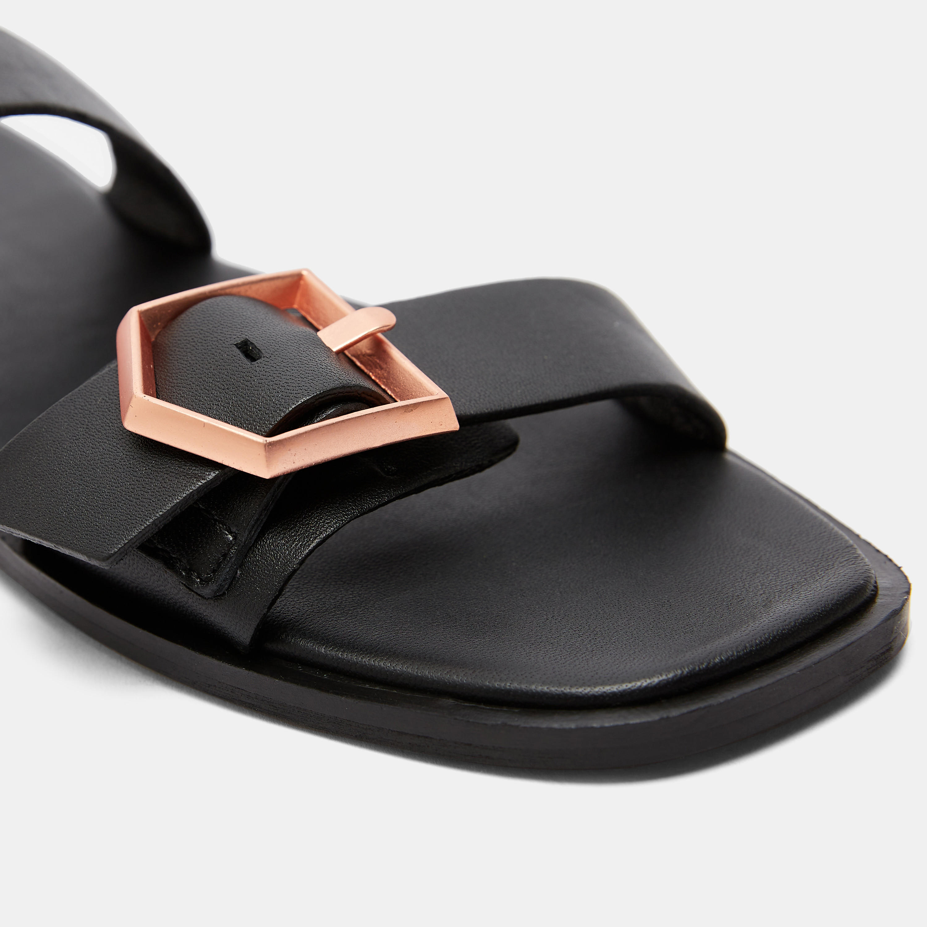 صندل شبشب سهل الارتداء بتزيينات إبزيم-women-shoes-flats-sandals-image-11