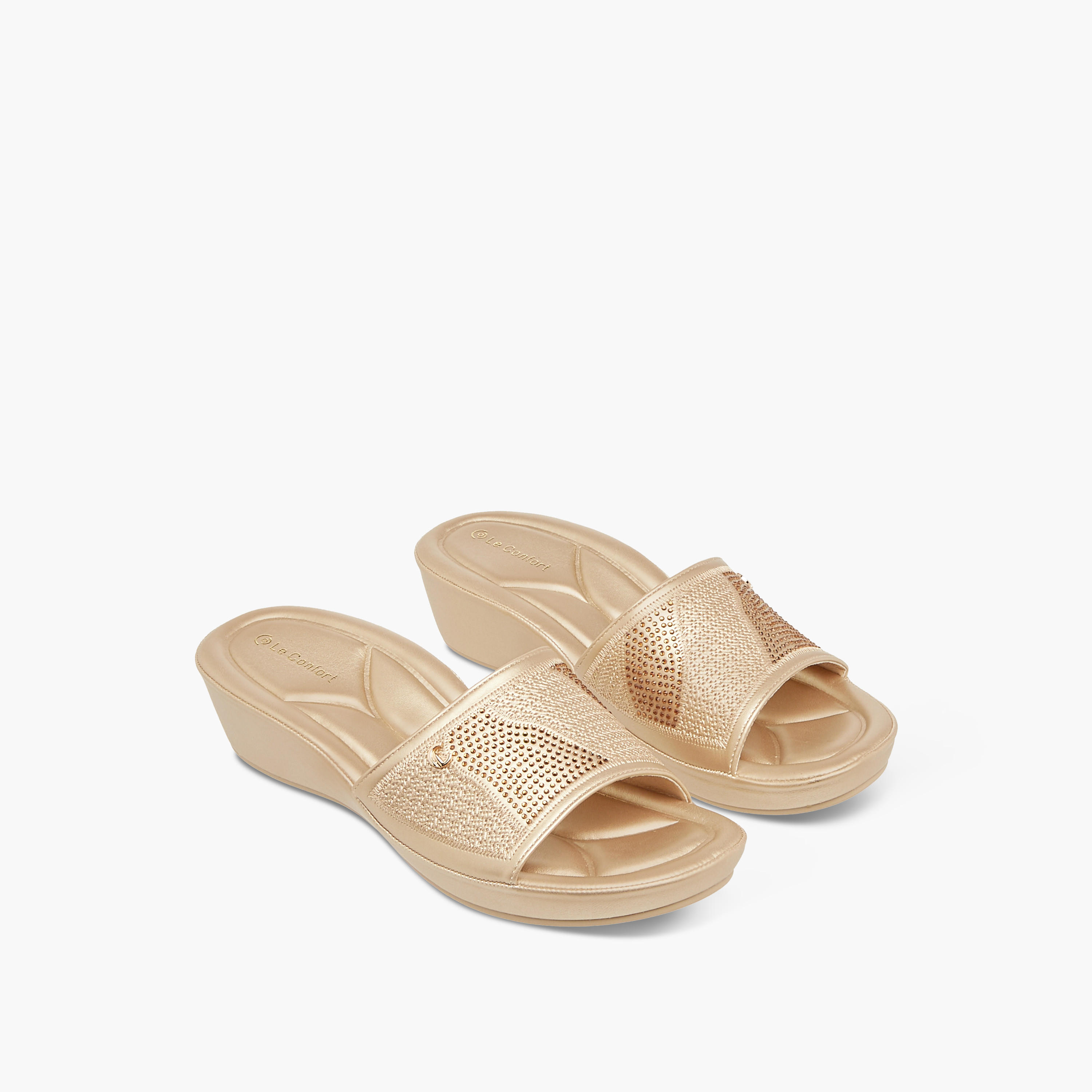 صندل مريح سهل الارتداء مزين بكعب ويدج من لو كونفورت-women-shoes-sandals-heeled-image-1