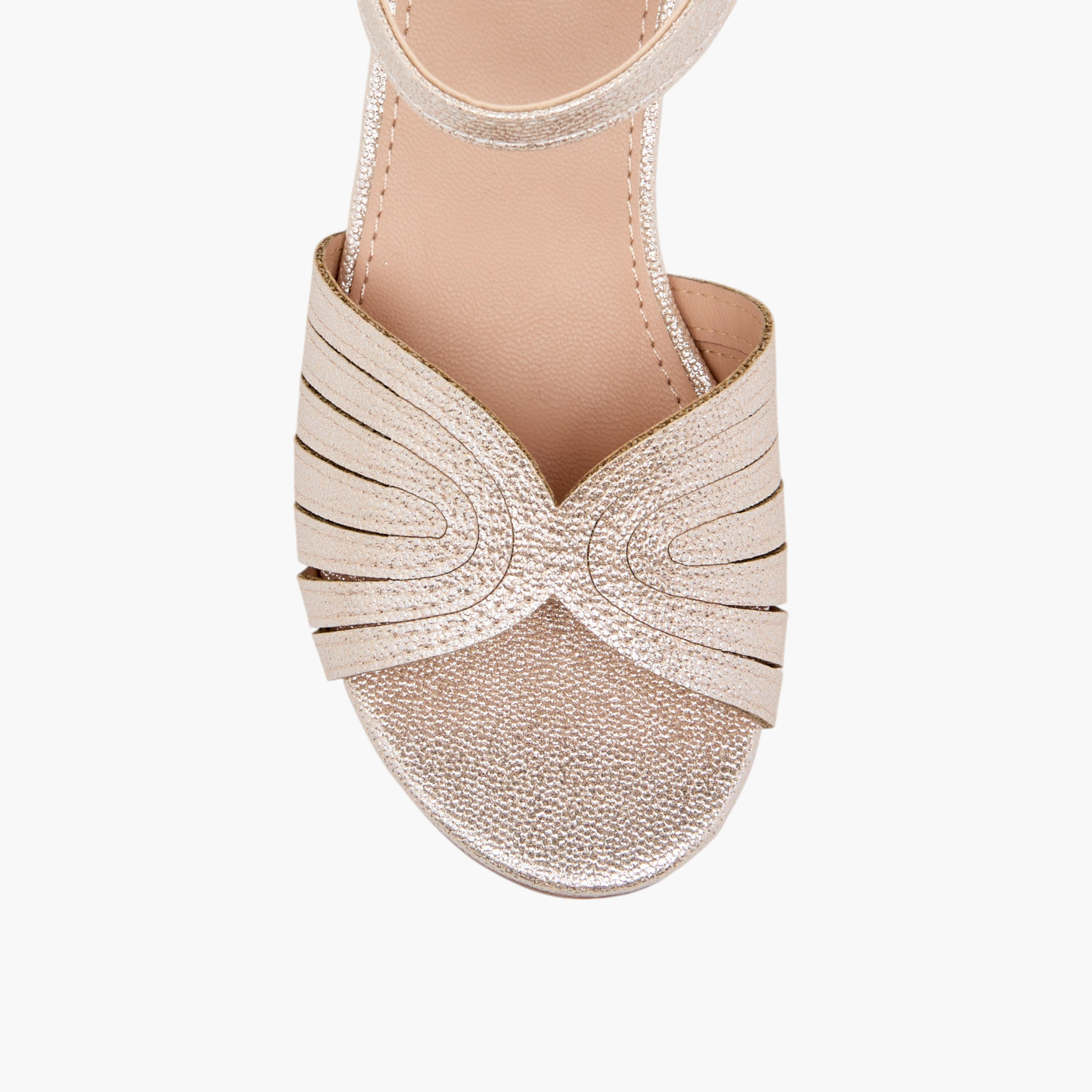 صندل بارز الملمس بكعب سميك وشريط إغلاق لاصق من فلورا بيلا-girls-shoes-sandals-image-4
