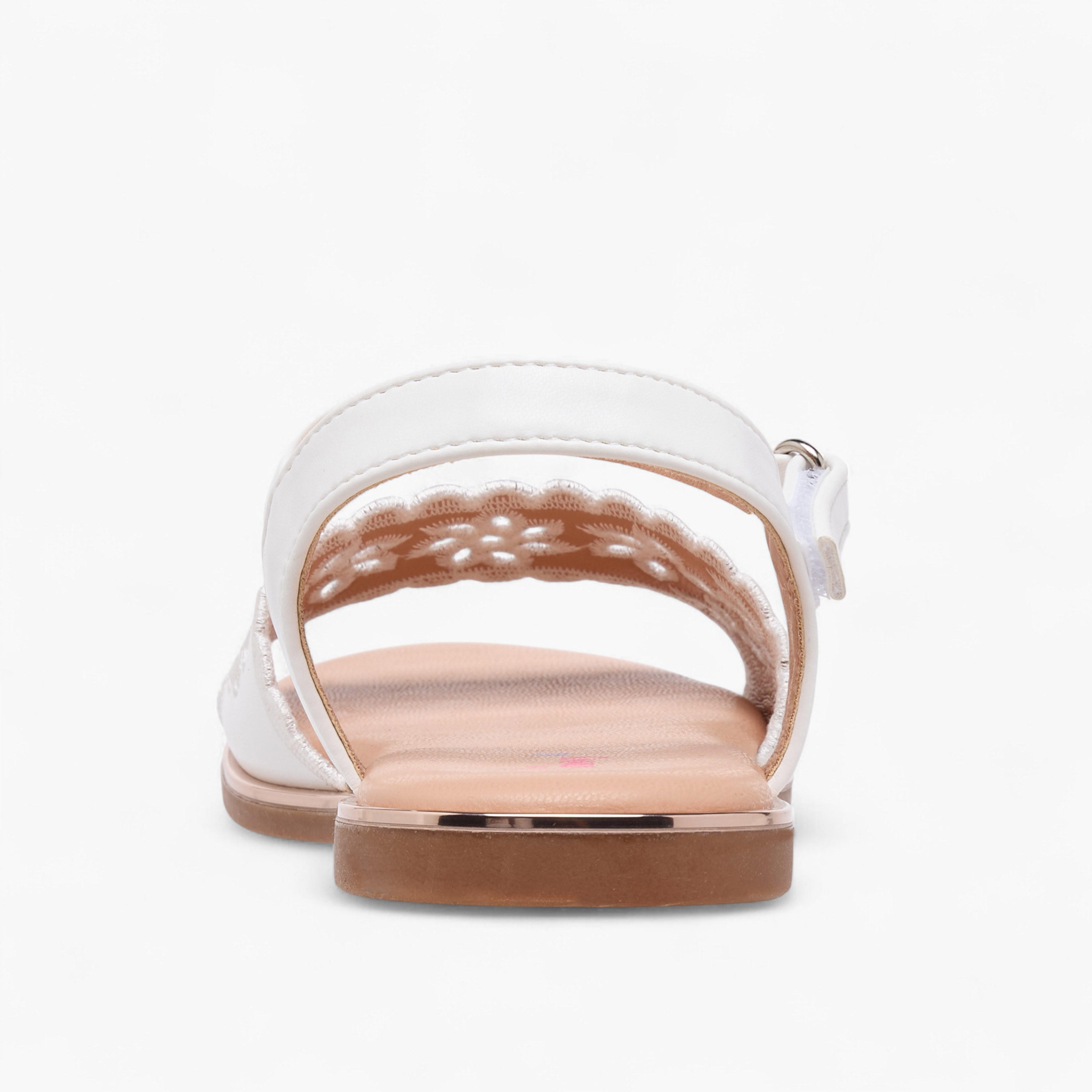 صندل بتفاصيل مفرغة وشريط إغلاق لاصق من ليتل ميسي-girls-shoes-sandals-image-4