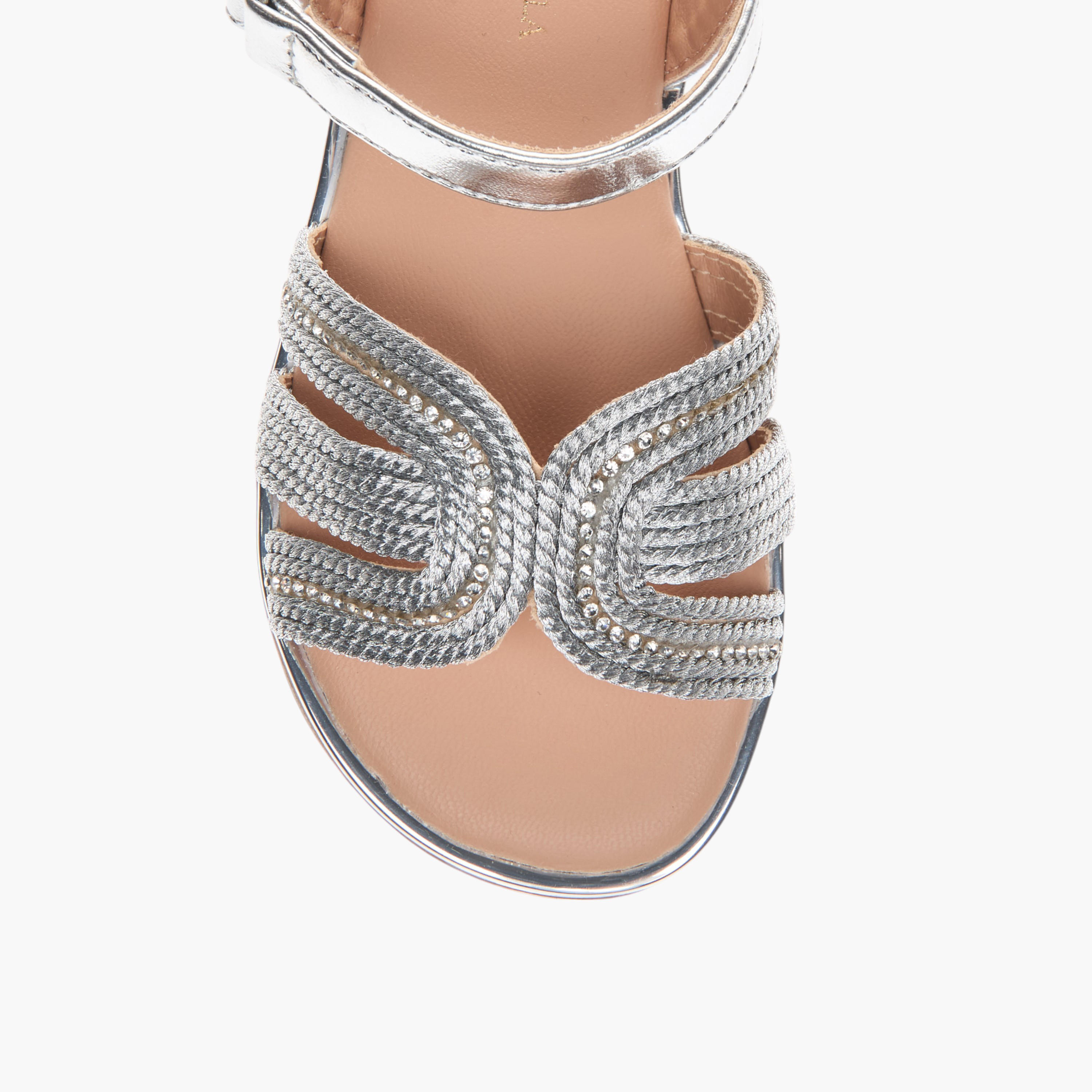 صندل مزين بحزام وشريط إغلاق لاصق من فلورا بيلا-girls-shoes-sandals-image-2