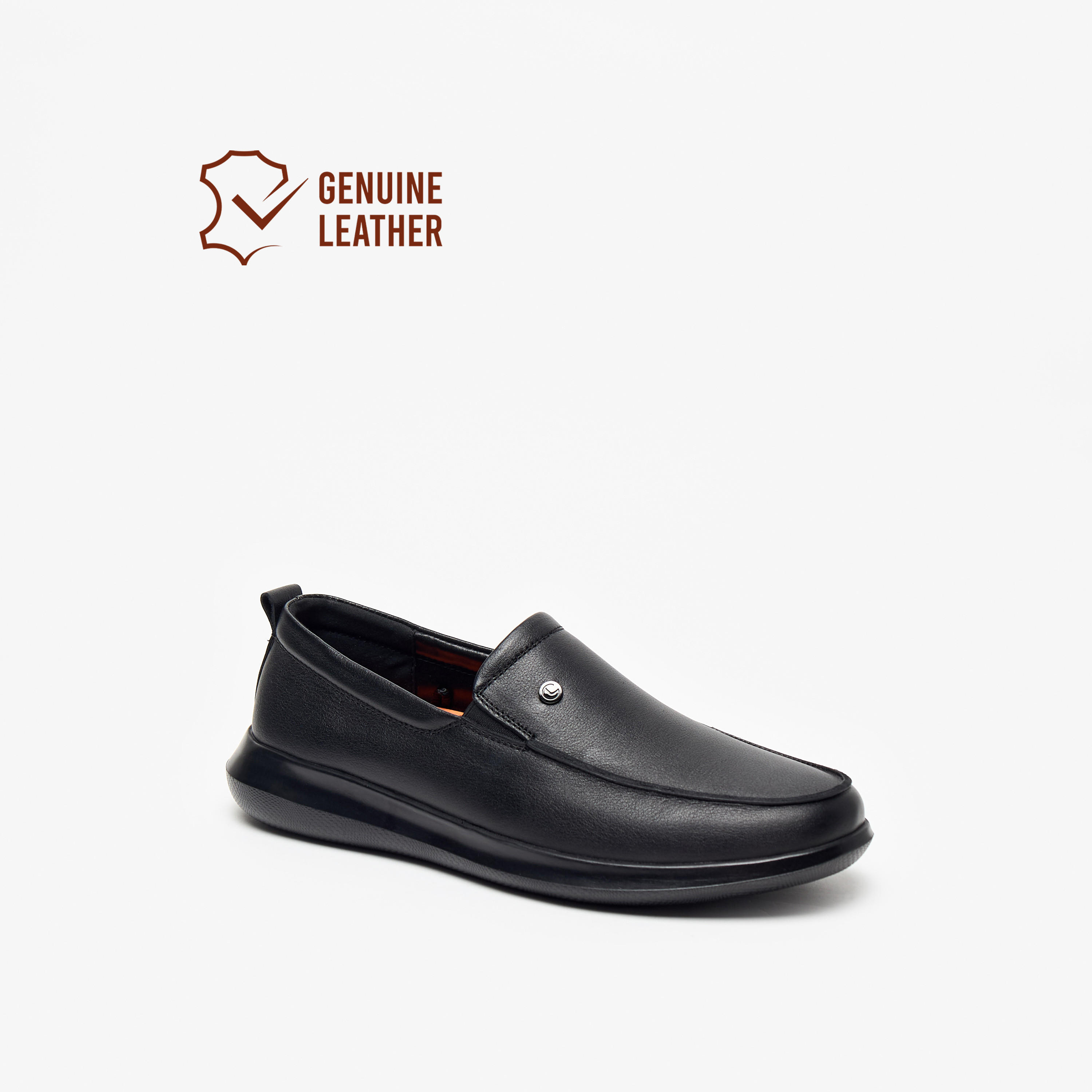 Le Confort Solid Slip-On Loafers-men-shoes-loafersandmoccasins-image-1