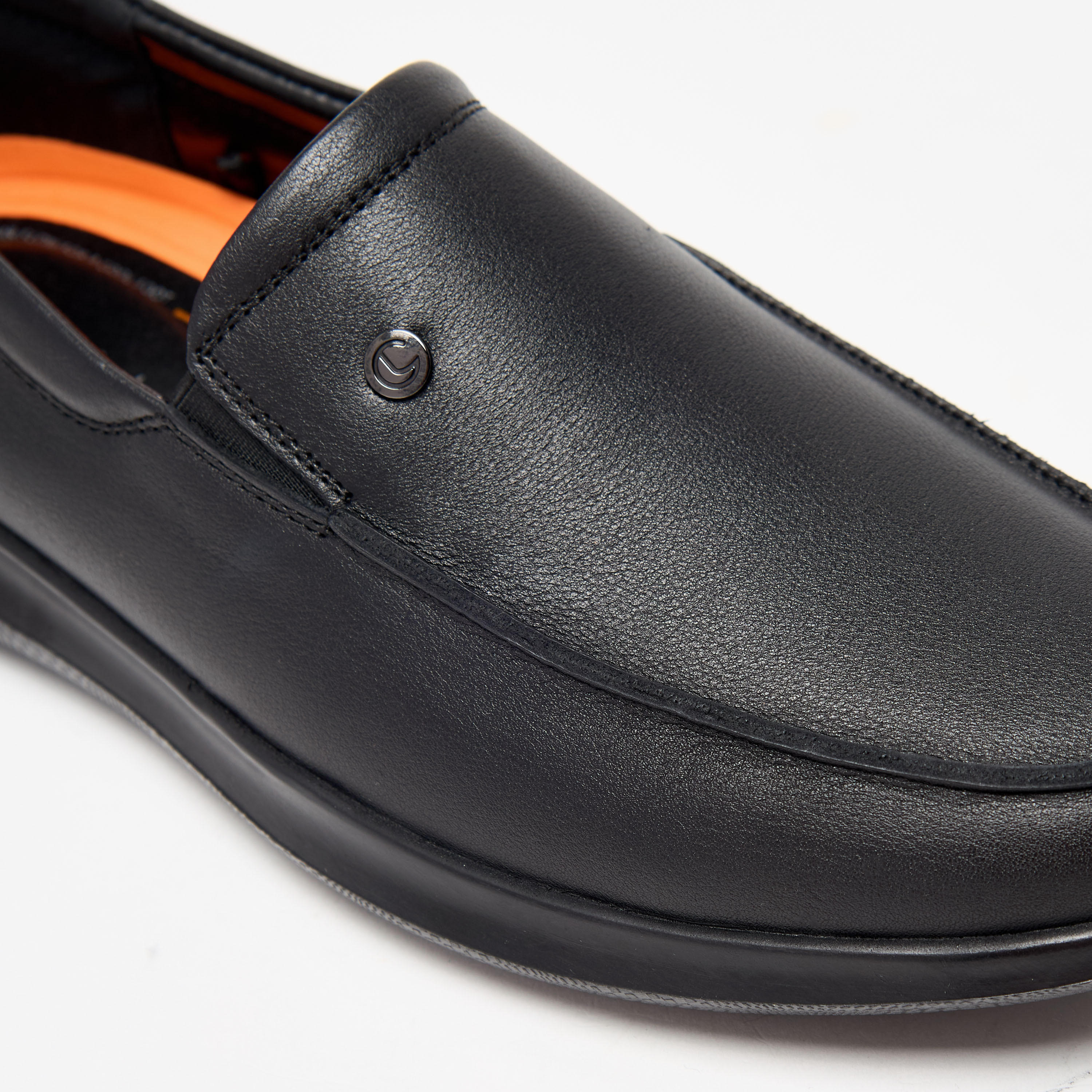 Le Confort Solid Slip-On Loafers-men-shoes-loafersandmoccasins-image-10