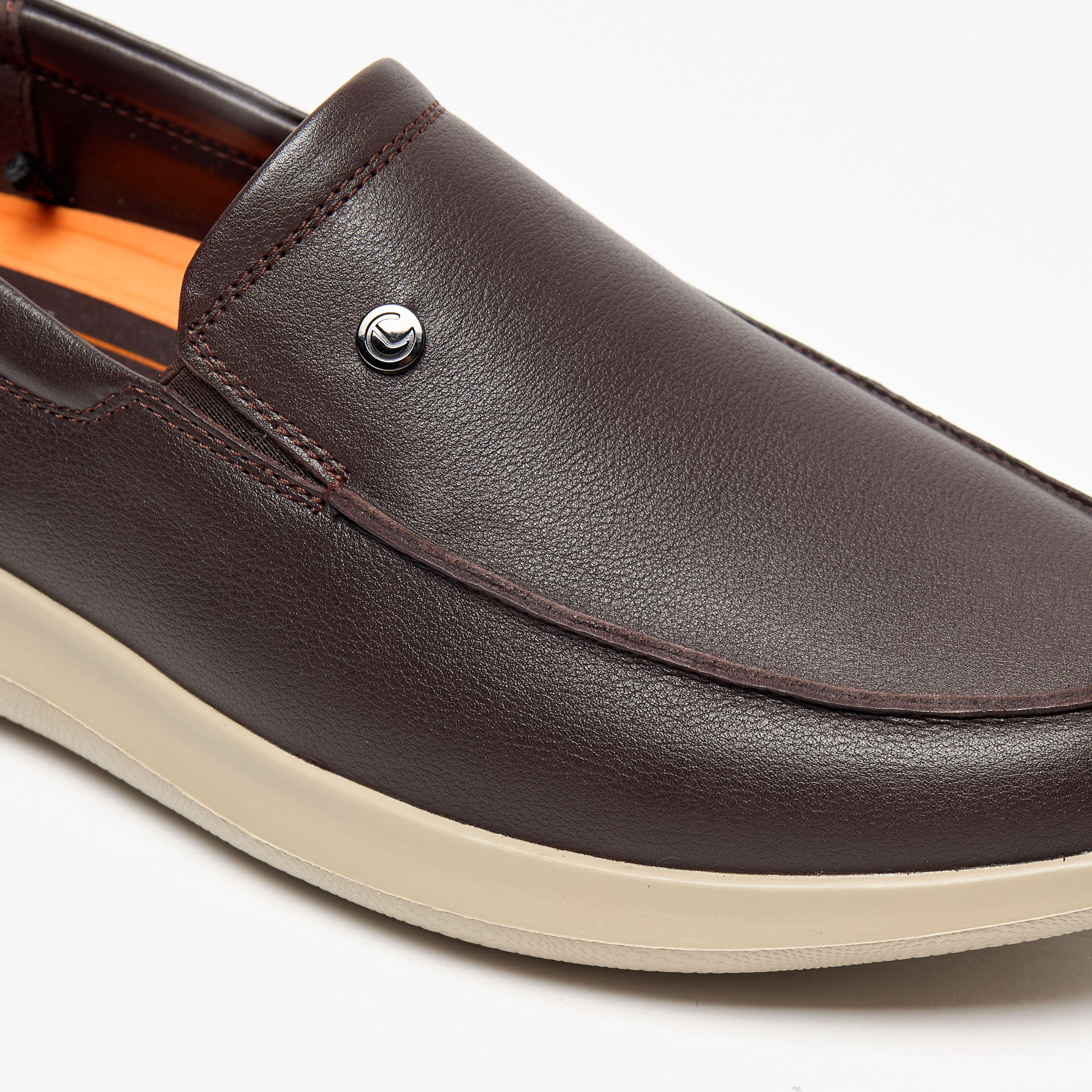 Le Confort Solid Slip-On Loafers-men-shoes-loafersandmoccasins-image-5