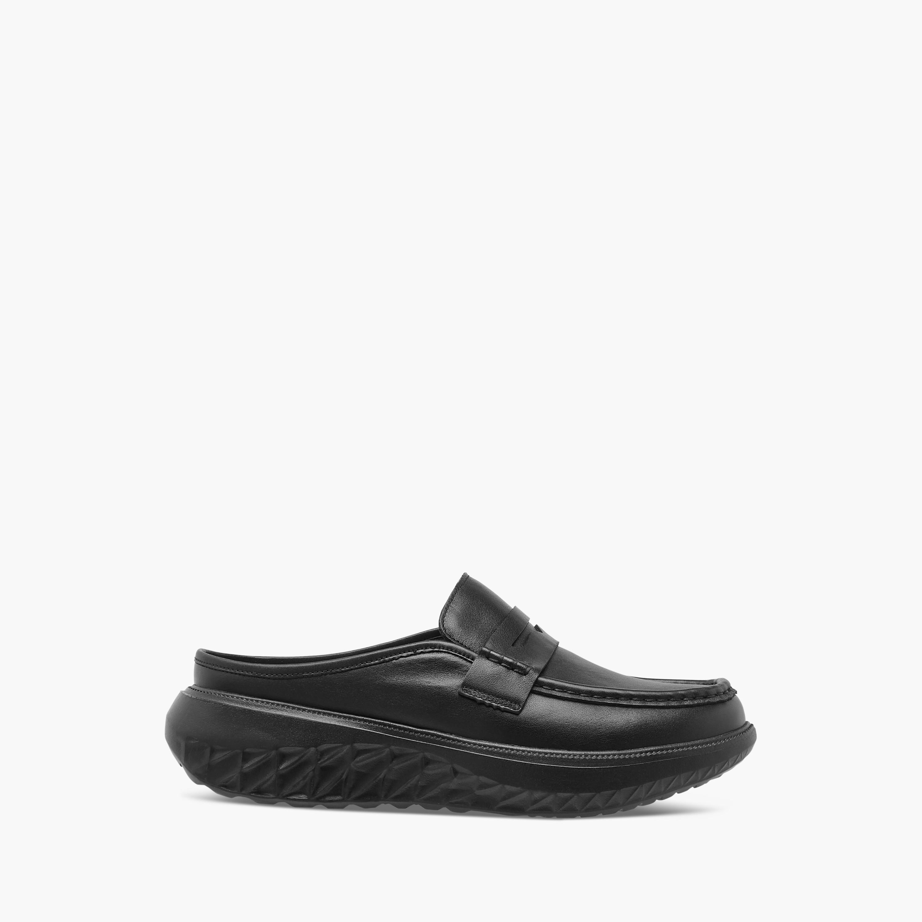 حذاء ميول جلد سهل الارتداء بتفاصيل مفرغة من لو كونفورت-men-shoes-loafersandmoccasins-image-3