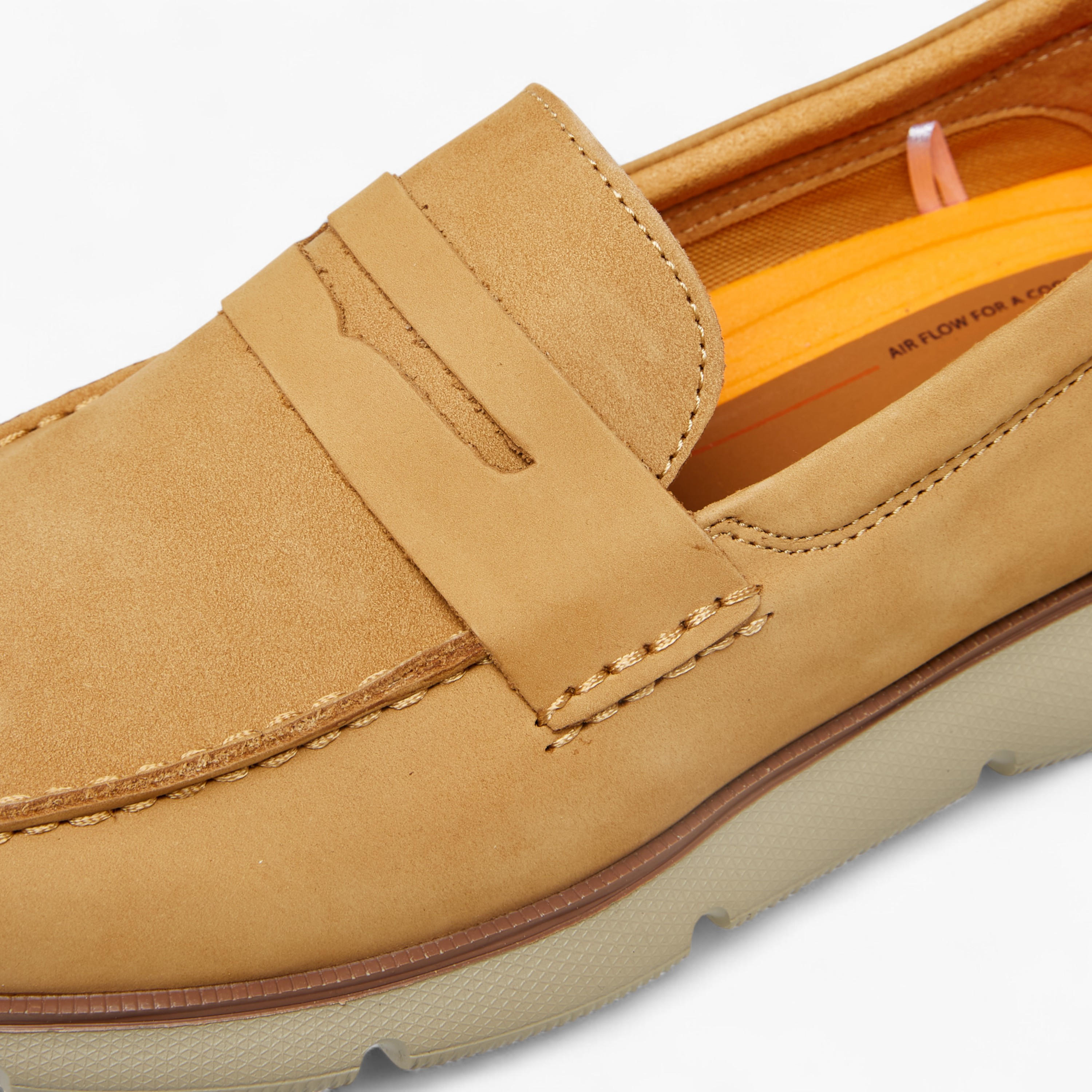 Le Confort Leather Solid Slip-On Moccasins-men-shoes-loafersandmoccasins-image-4