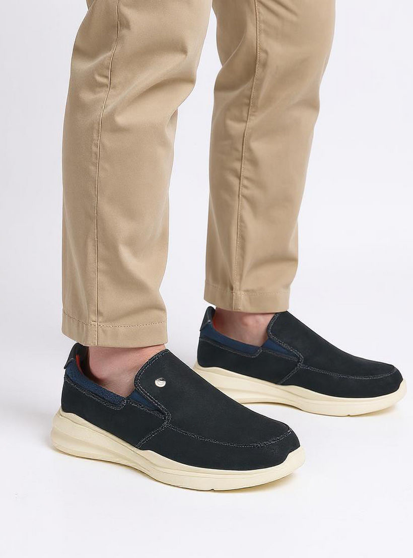 Le Confort Leather Textured Slip-On Loafers-men-shoes-loafersandmoccasins-image-2