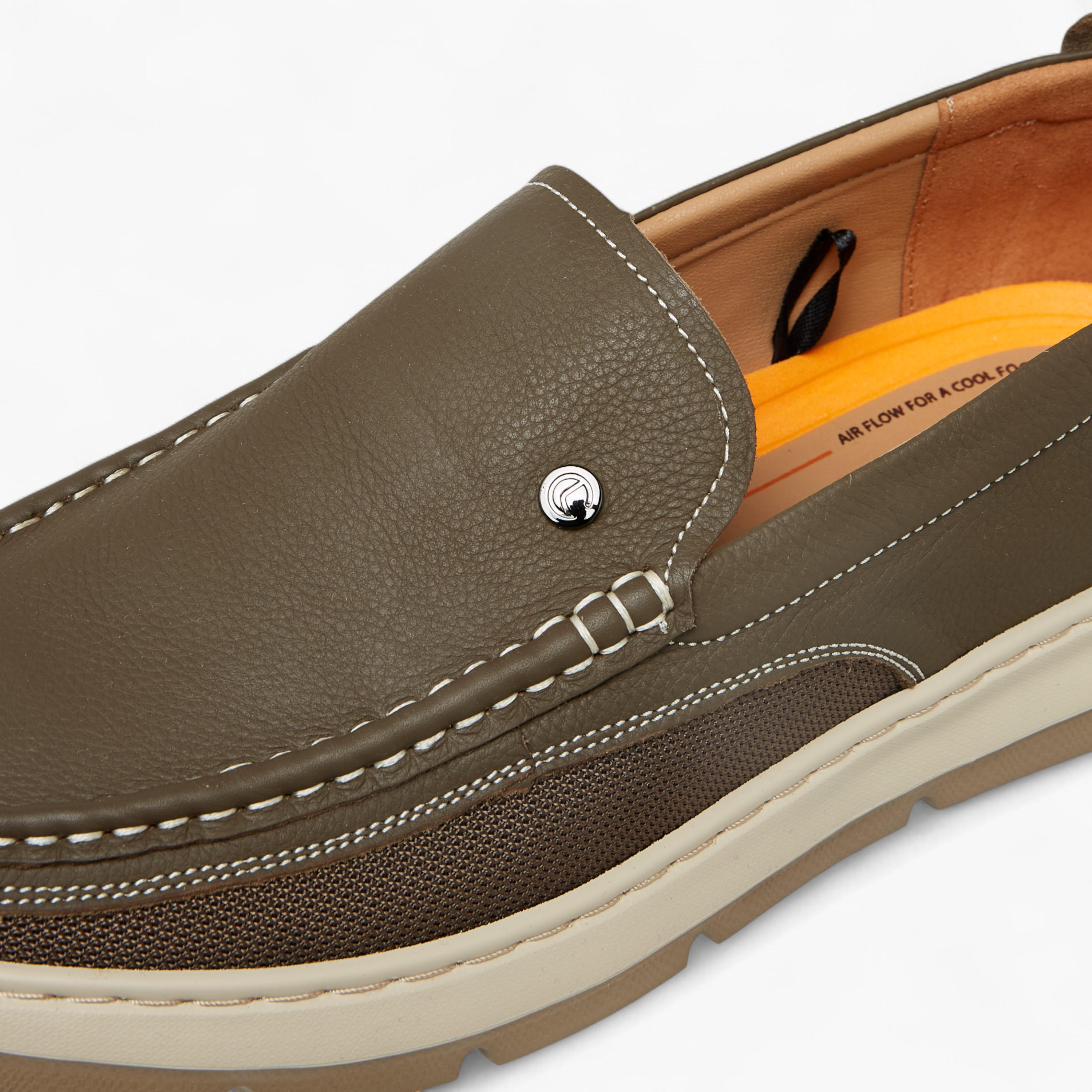 Le Confort Men Solid Slip-On Leather Moccasins-men-shoes-loafersandmoccasins-image-4