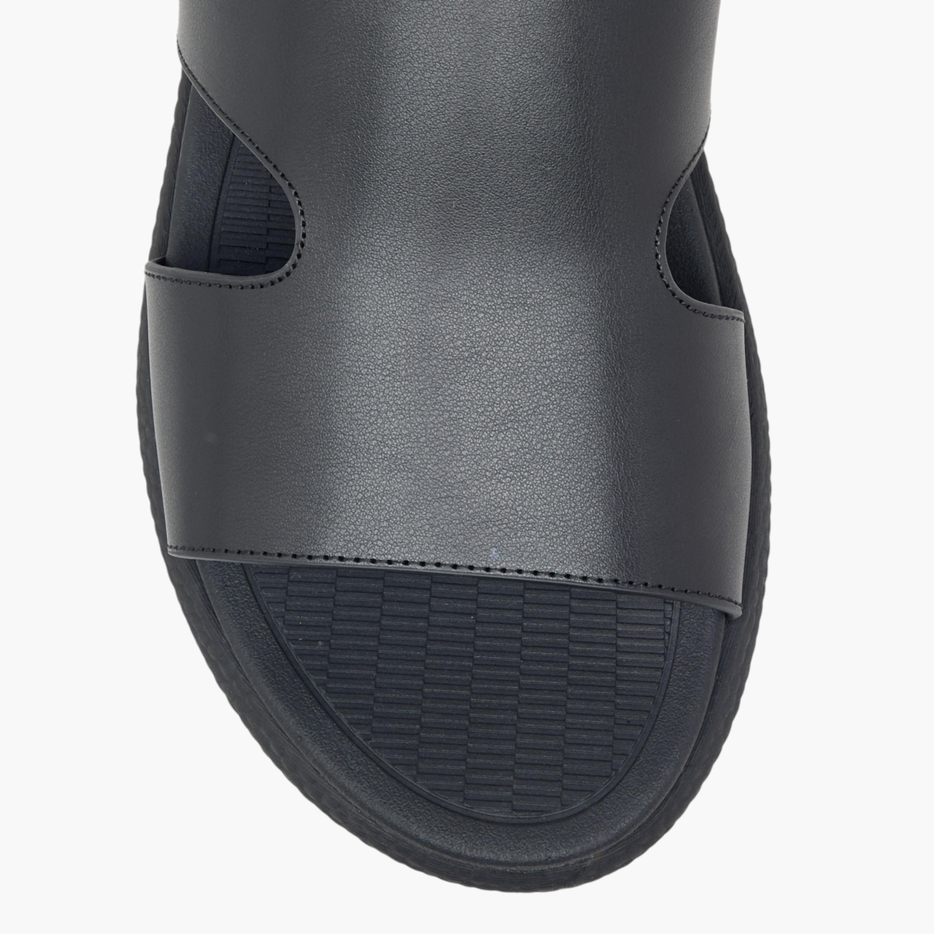 صندل عربي مريح سهل الارتداء بتفاصيل مفرغة من لو كونفورت-men-shoes-sandals-image-3