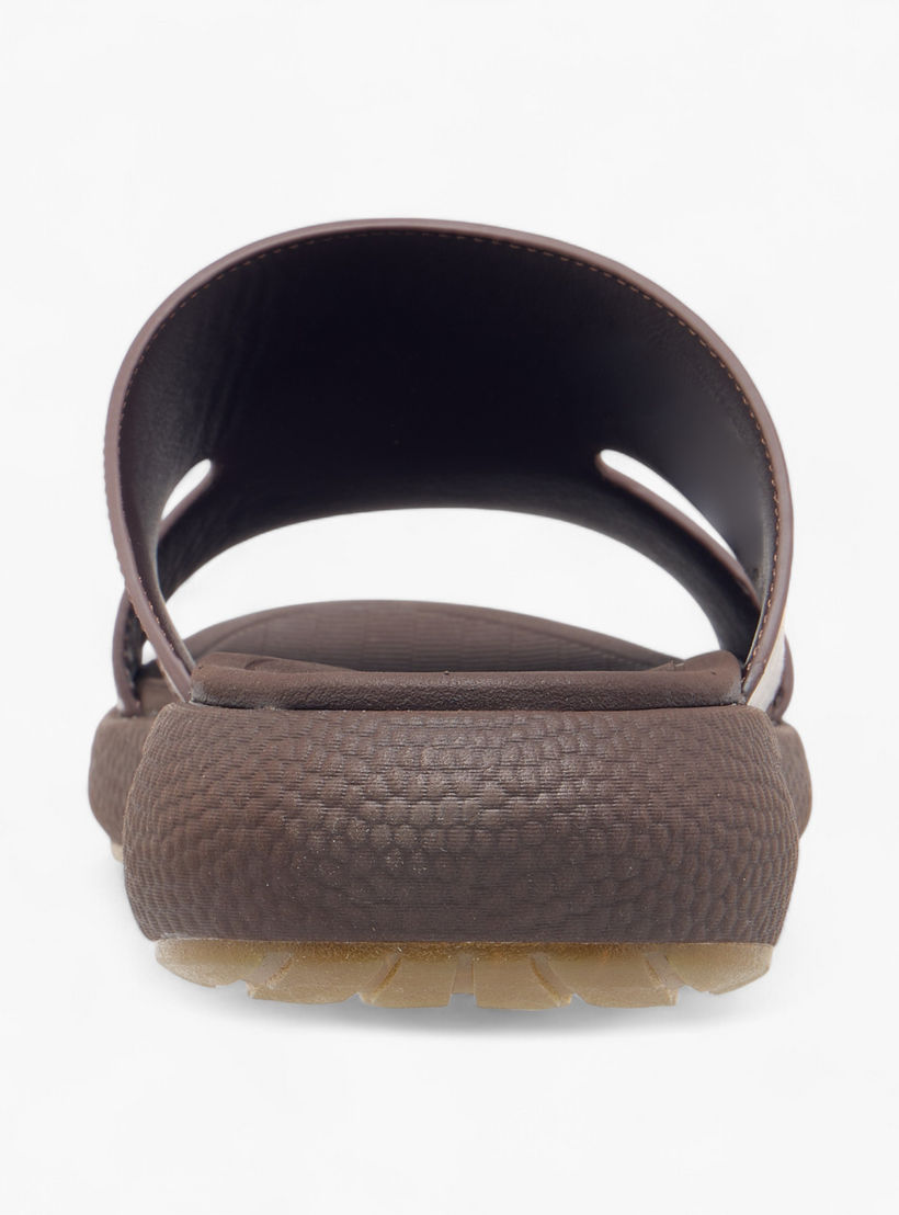 صندل عربي مريح سهل الارتداء بتفاصيل مفرغة من لو كونفورت-men-shoes-sandals-image-4