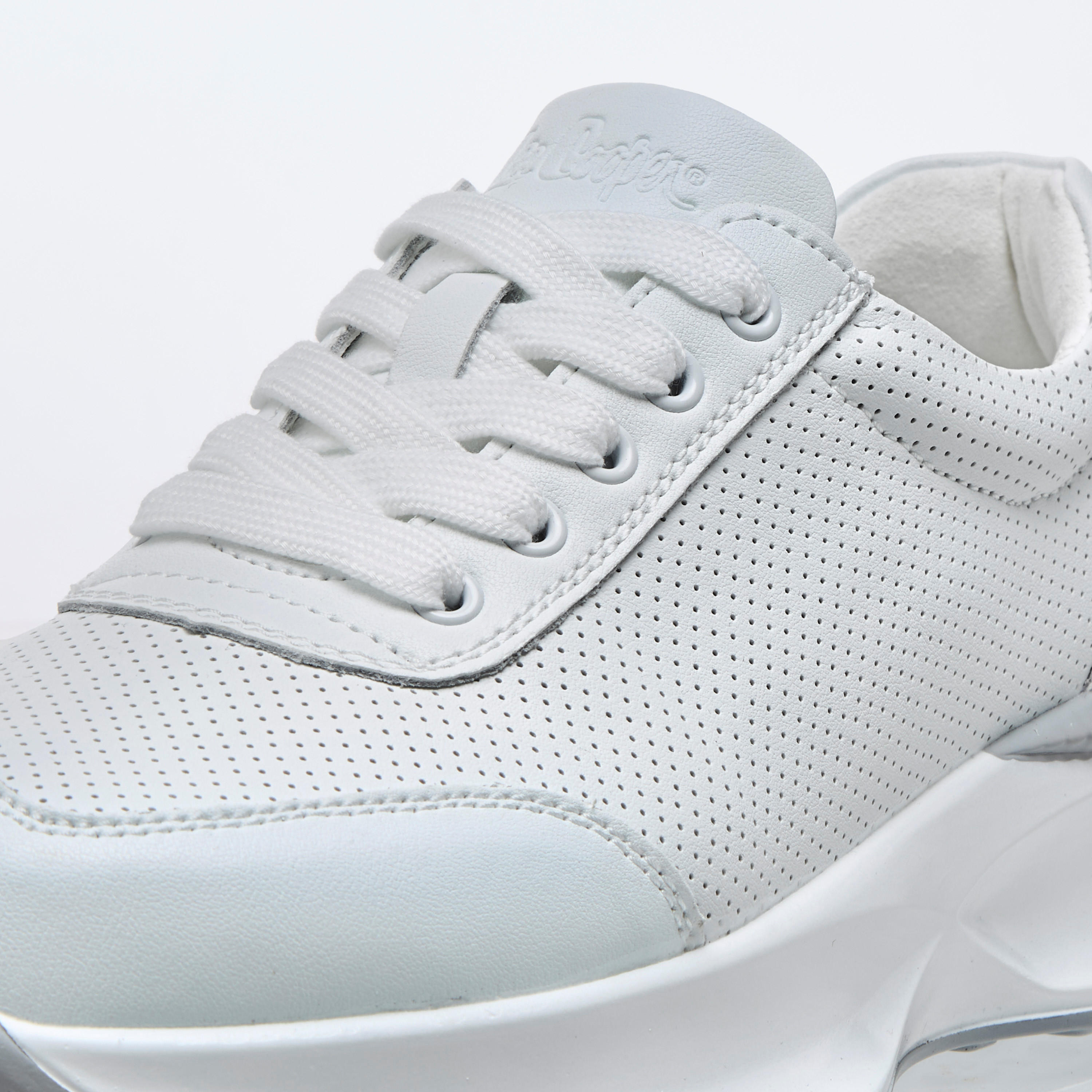 حذاء سنيكرز بارز الملمس برباط للنساء من لي كوبر-women-shoes-sneakers-image-5