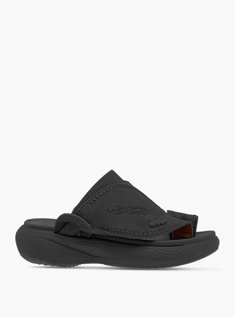 صندل عربي مريح مطرز بحلقة إصبع من لو كونفورت-boys-shoes-sandals-image-2