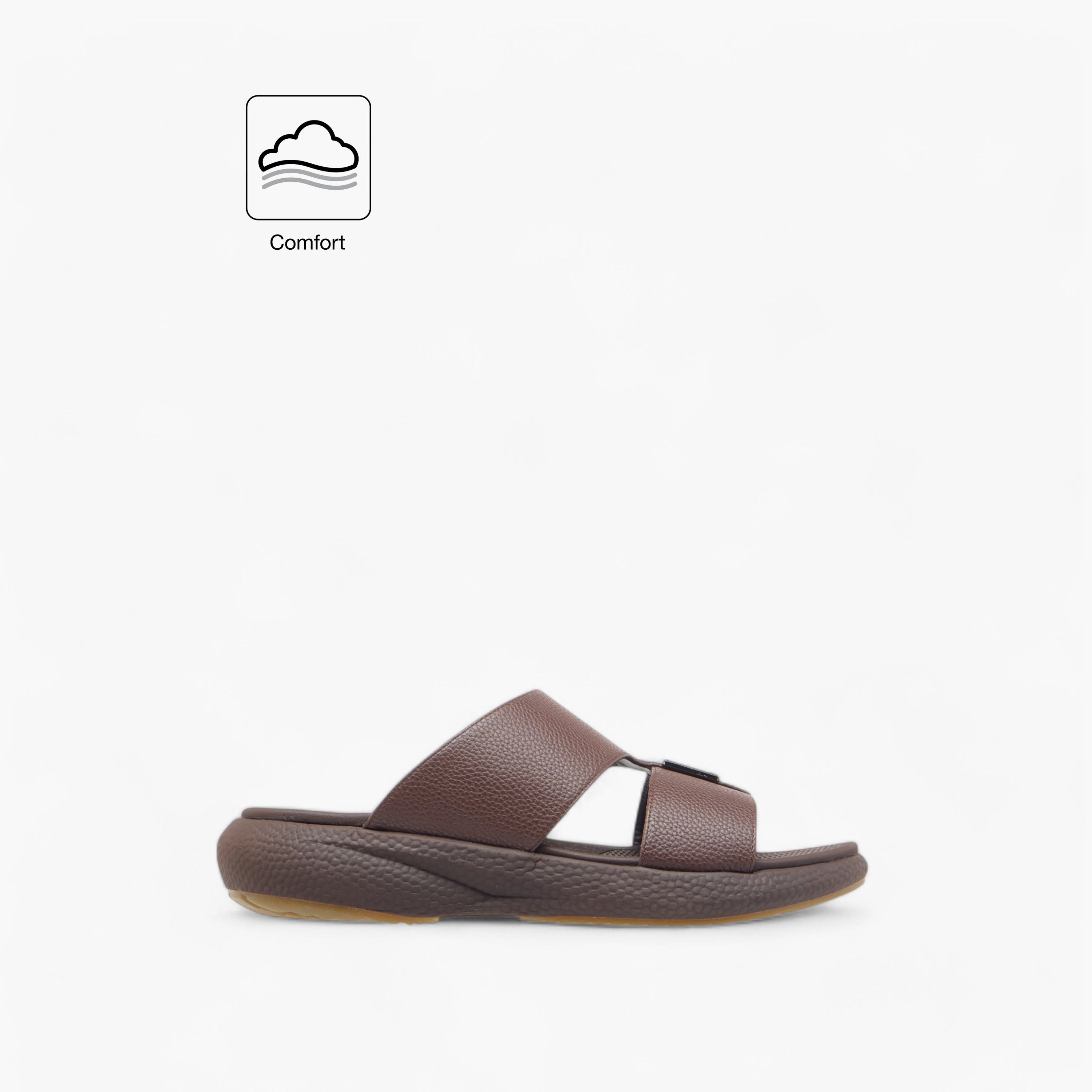صندل عربي مريح سهل الارتداء بتفاصيل مفرغة من لو كونفورت-men-shoes-sandals-image-2