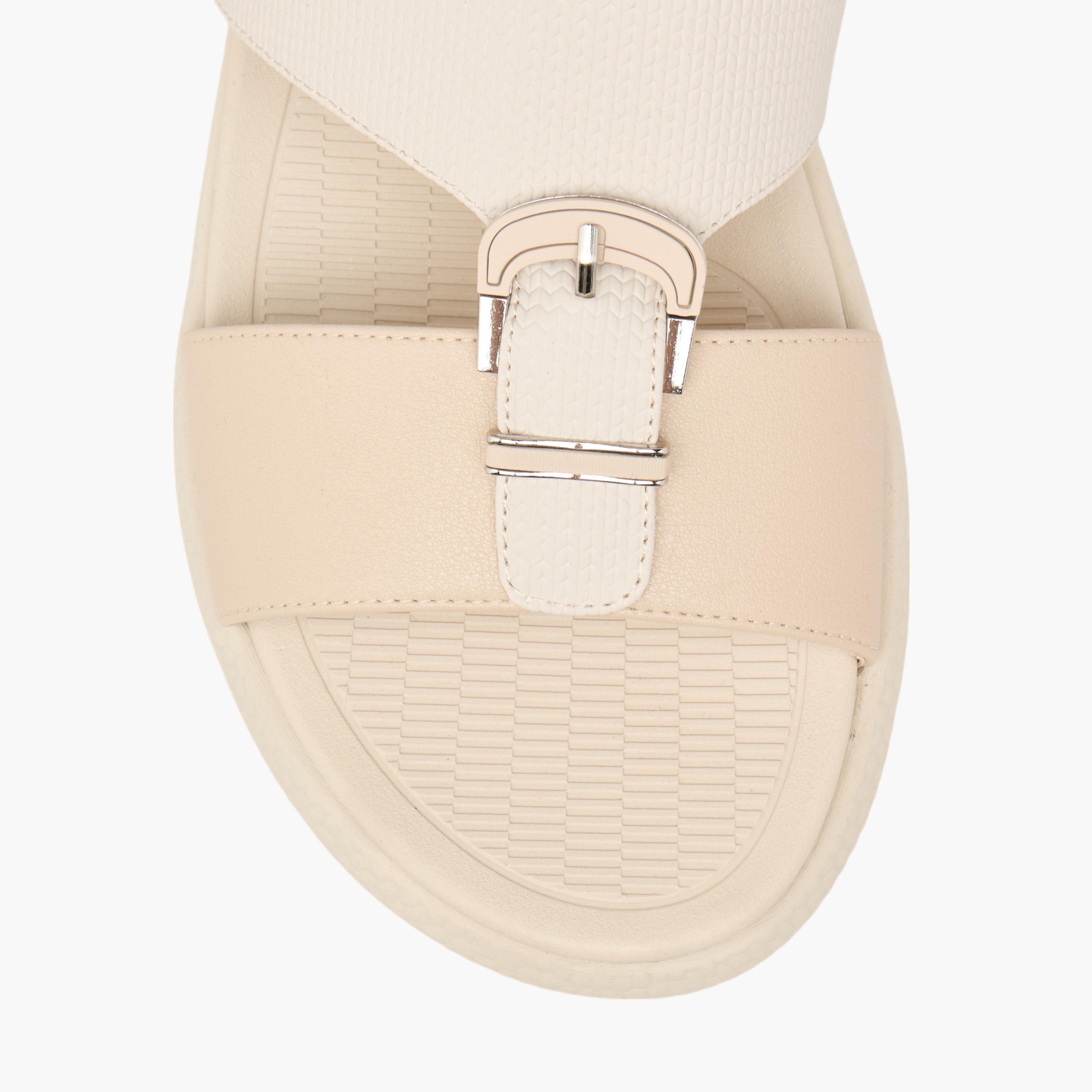 صندل عربي مريح سهل الارتداء بزينة إبزيم من لو كونفورت-men-shoes-sandals-image-3