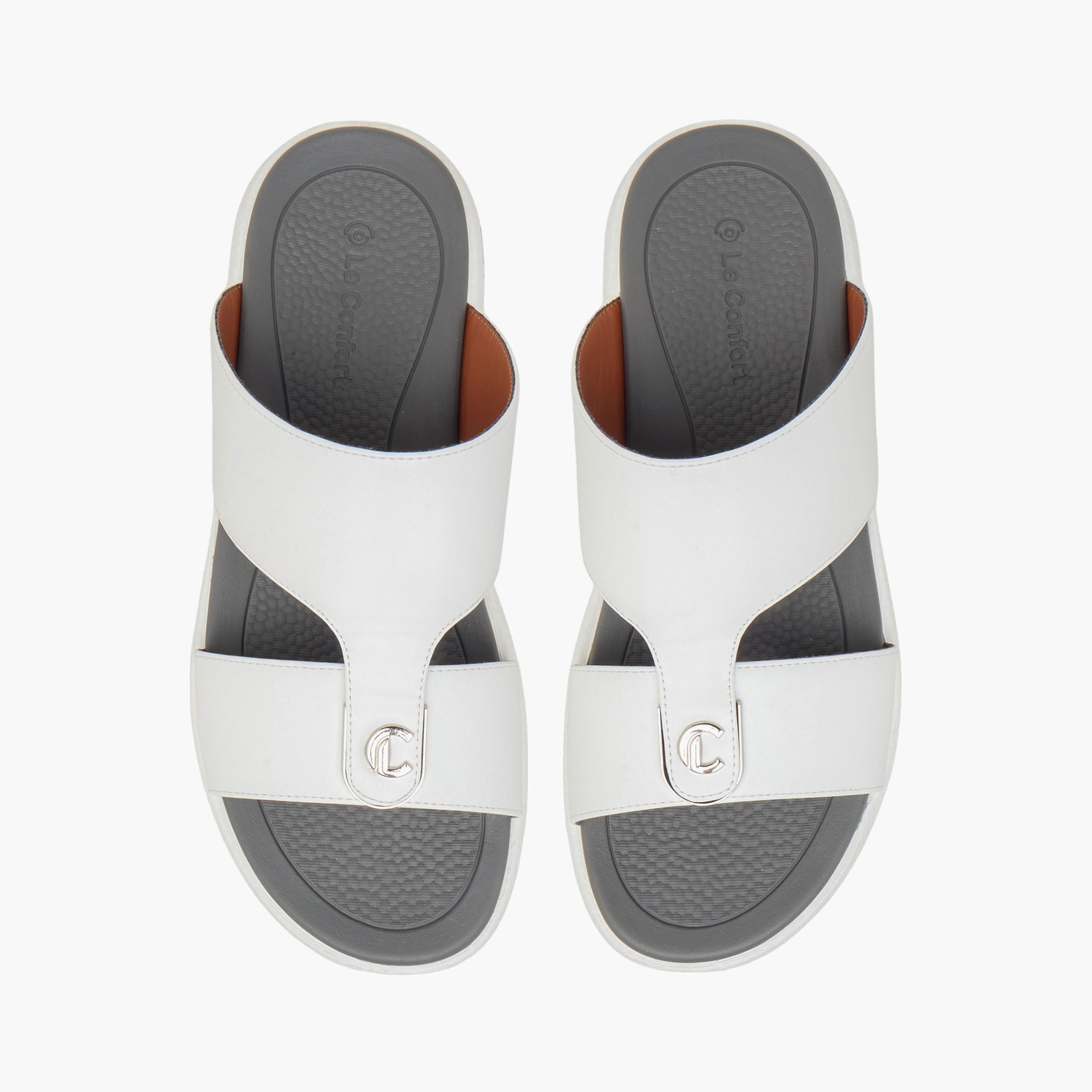 صندل عربي مريح سهل الارتداء بتفاصيل مفرغة من لو كونفورت-men-shoes-sandals-image-1