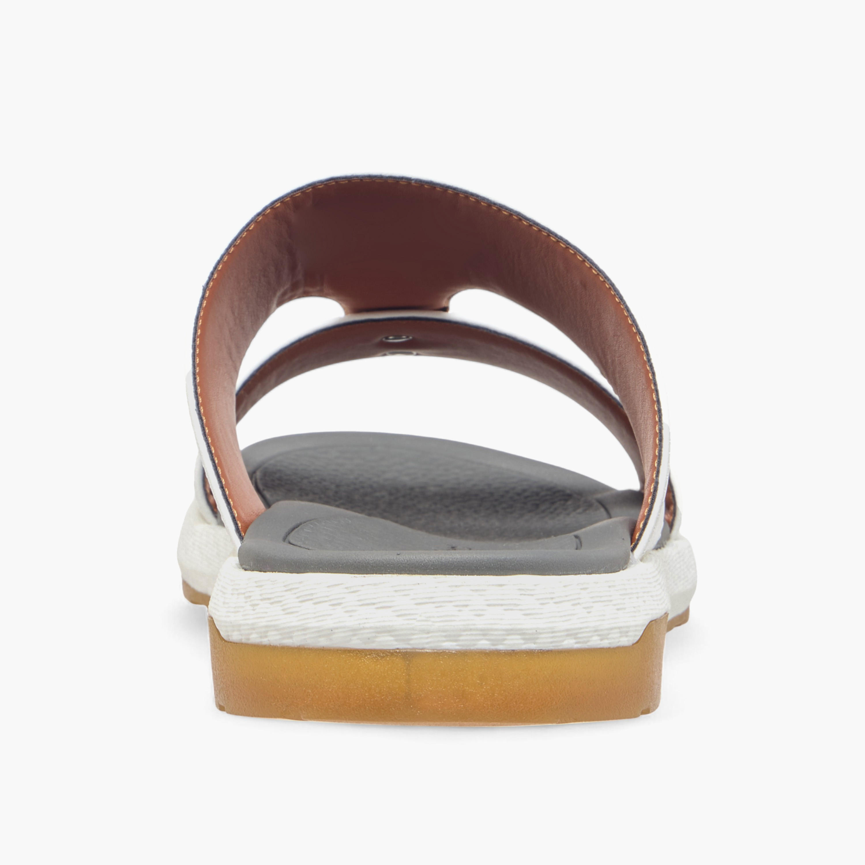 صندل عربي مريح سهل الارتداء بتفاصيل مفرغة من لو كونفورت-men-shoes-sandals-image-4