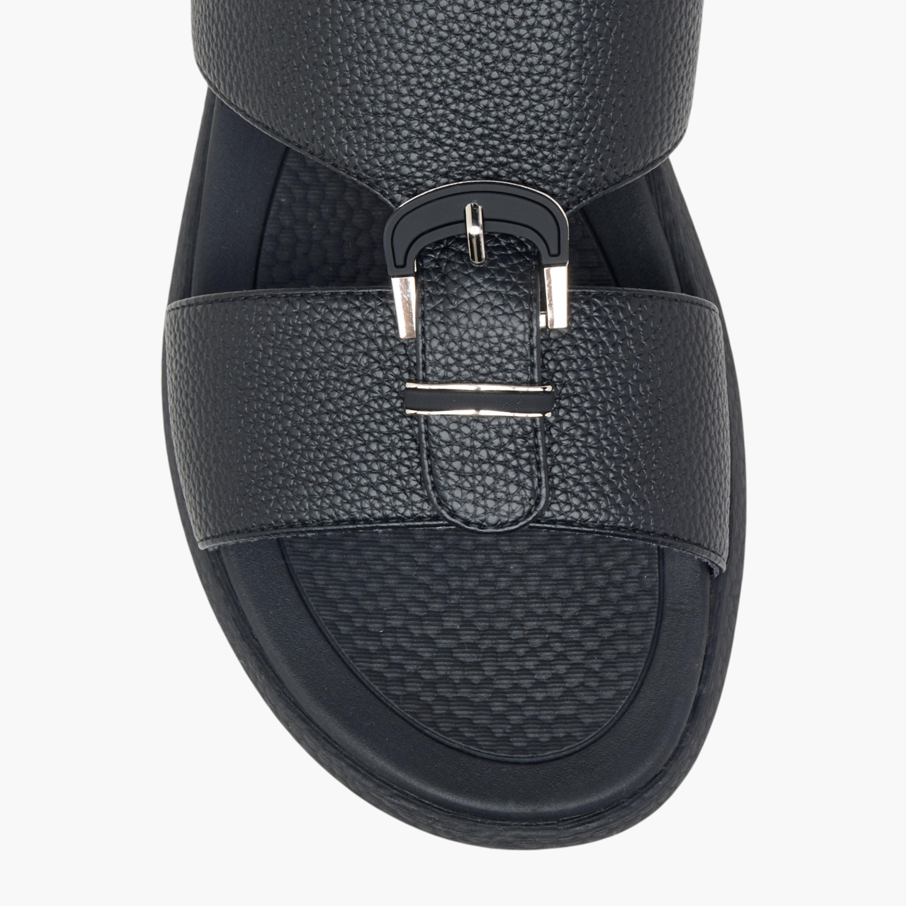 صندل عربي مريح سهل الارتداء بتفاصيل إبزيم من لو كونفرت-men-shoes-sandals-image-3
