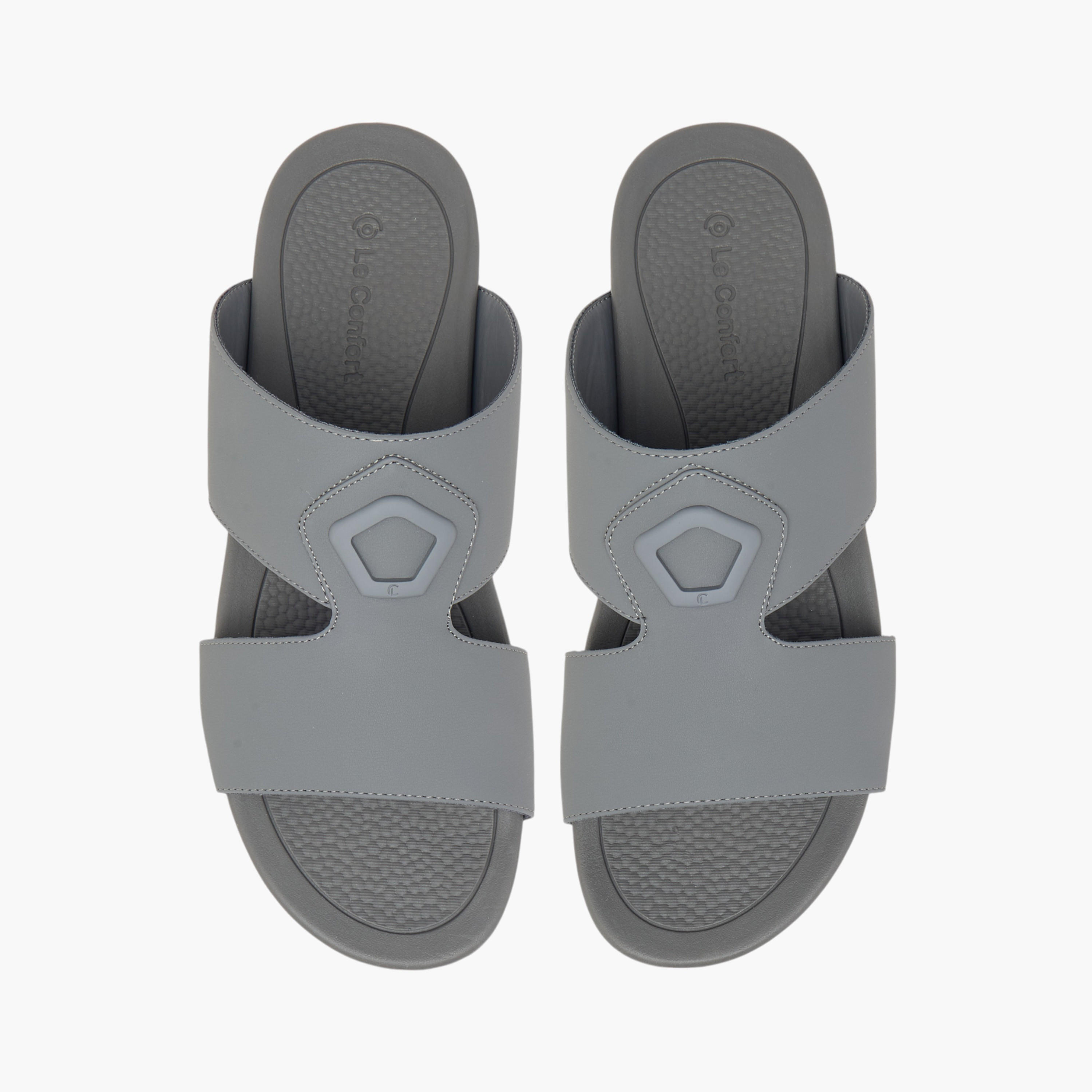 صندل عربي مريح سهل الارتداء بتفاصيل مفرغة من لي كونفرت-men-shoes-sandals-image-1