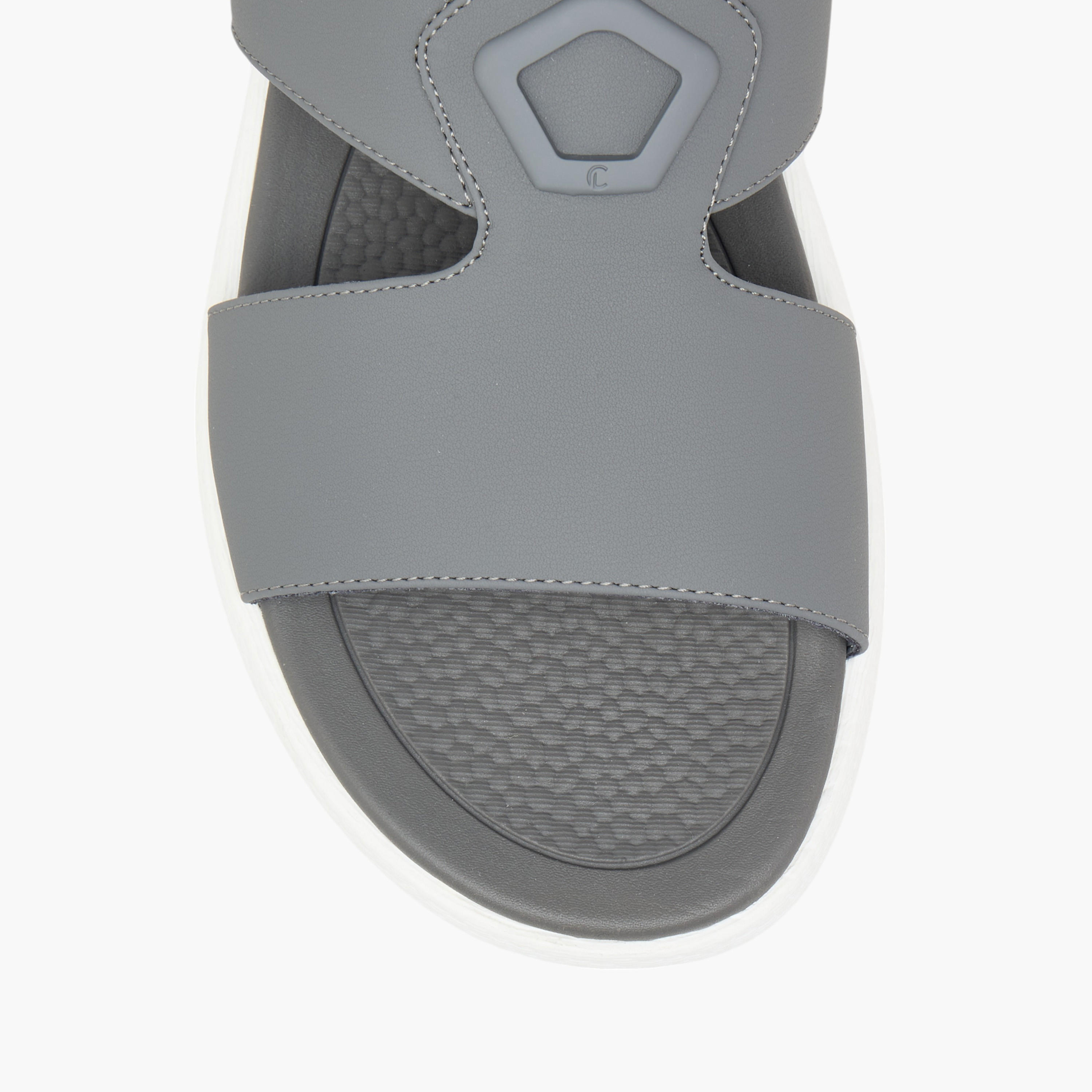صندل عربي مريح سهل الارتداء بتفاصيل مفرغة من لي كونفرت-men-shoes-sandals-image-3