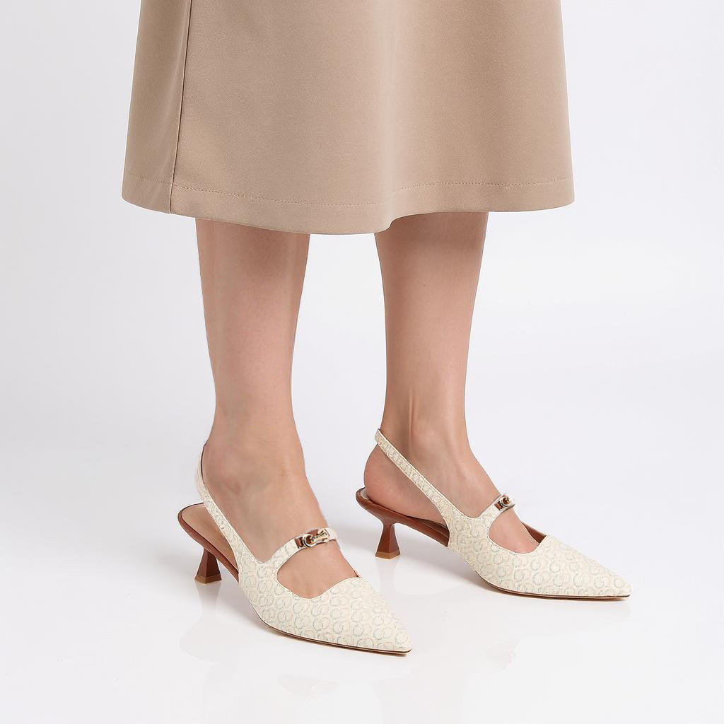 حذاء بطبعات مونوجرام وحزام خلفي وكعب صغير للنساء من سيليست-women-shoes-heels-image-2