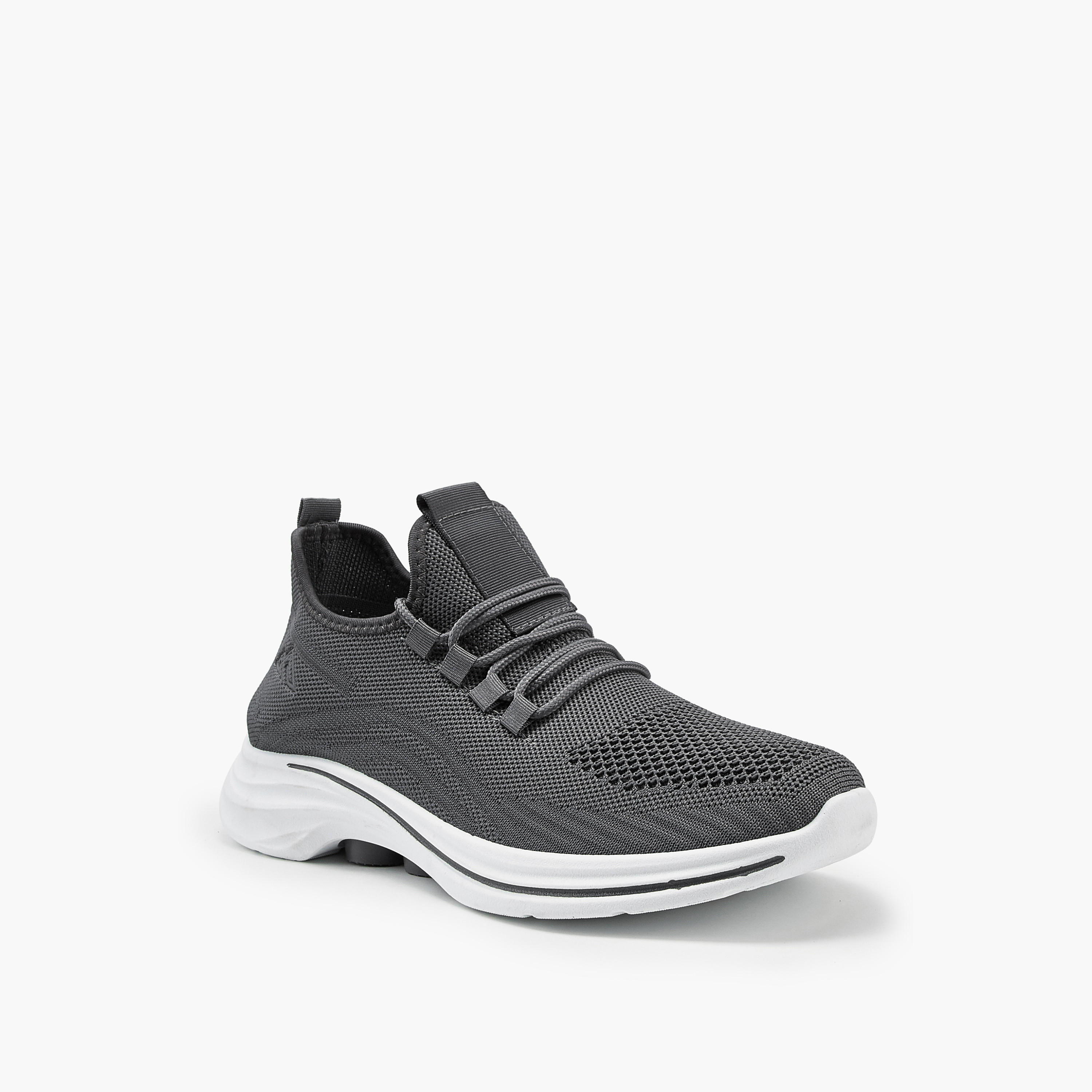 حذاء رياضي برباط إغلاق وتفاصيل شبكية من أوكلان من شو إكسبريس-sports-men-shoes-image-2
