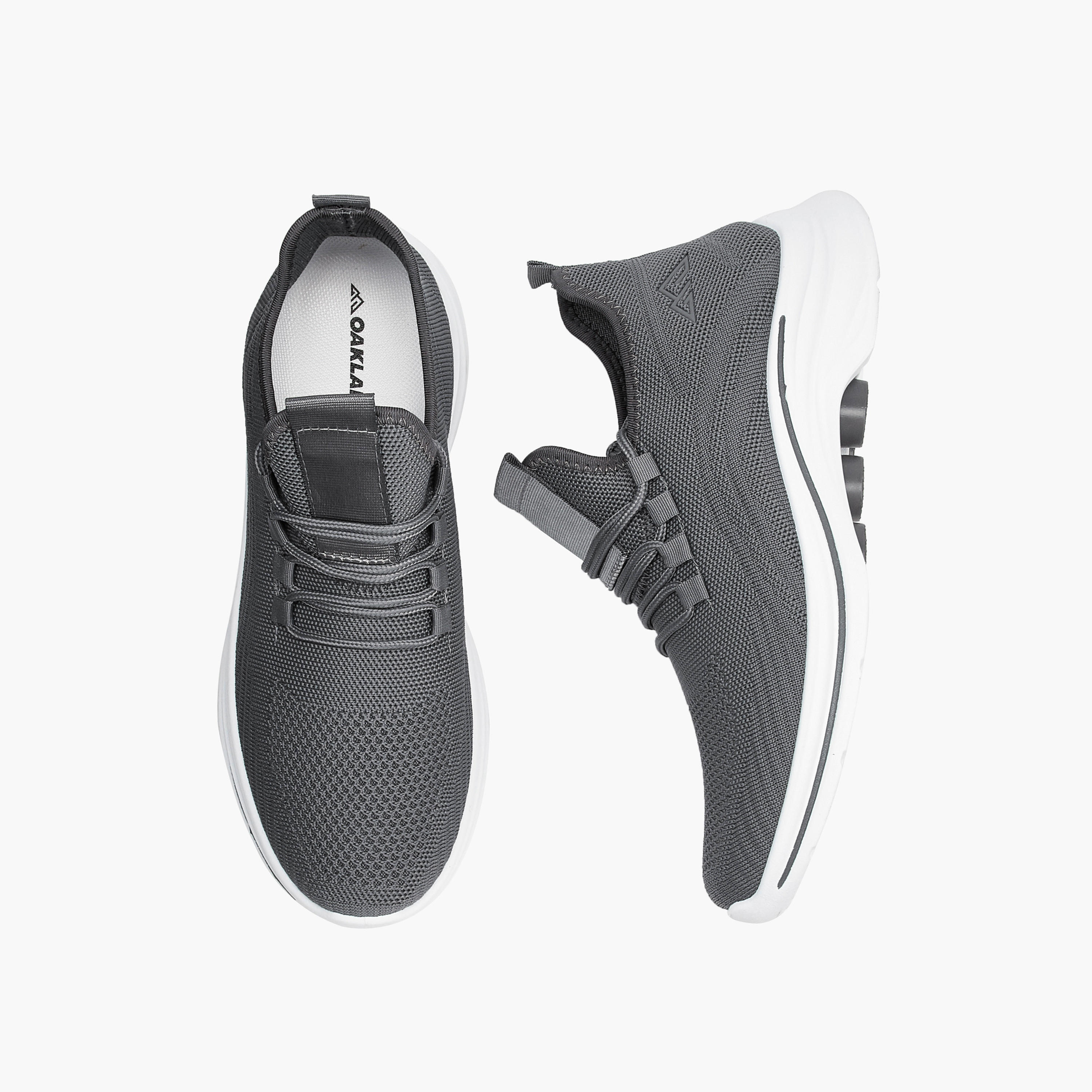 حذاء رياضي برباط إغلاق وتفاصيل شبكية من أوكلان من شو إكسبريس-sports-men-shoes-image-1