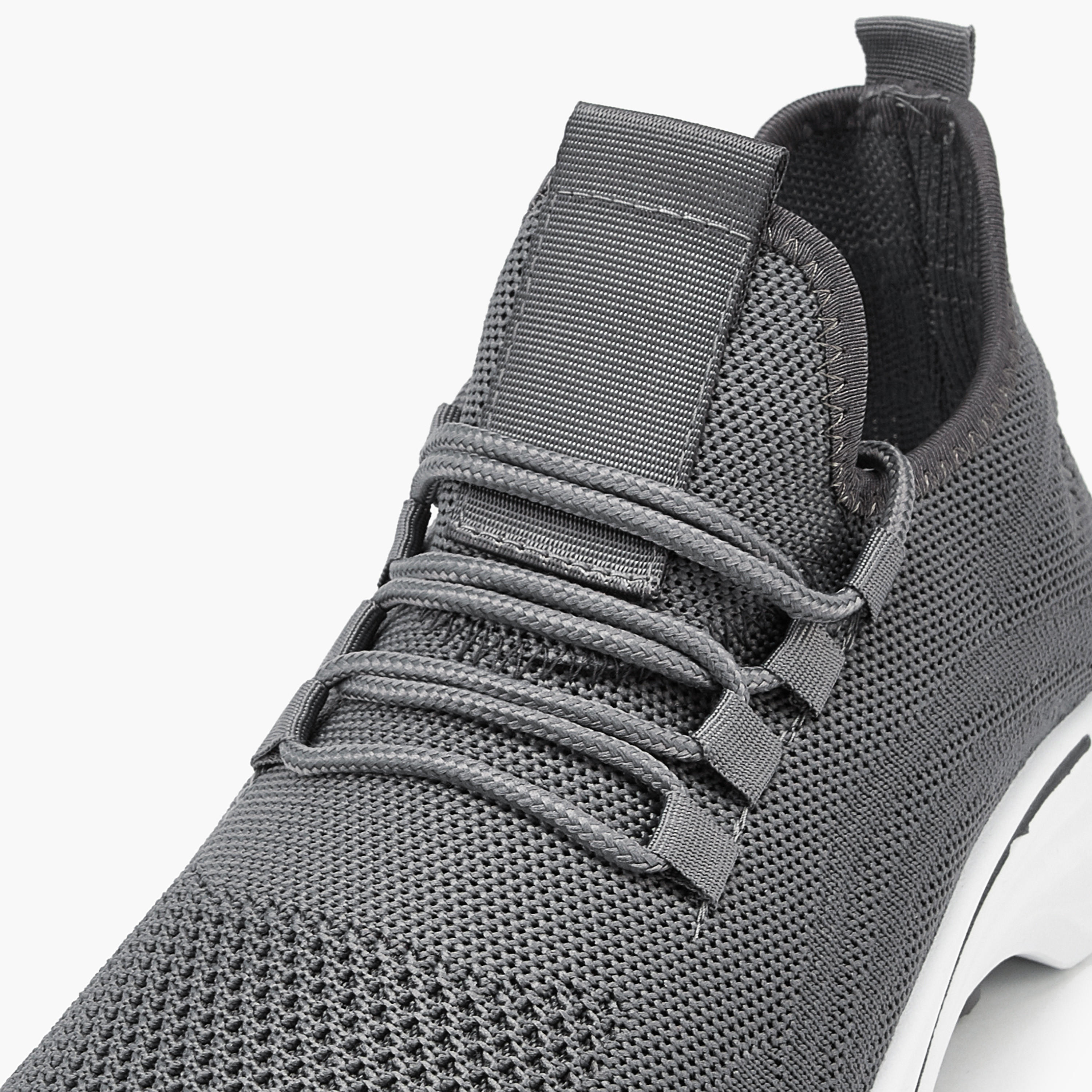 حذاء رياضي برباط إغلاق وتفاصيل شبكية من أوكلان من شو إكسبريس-sports-men-shoes-image-4
