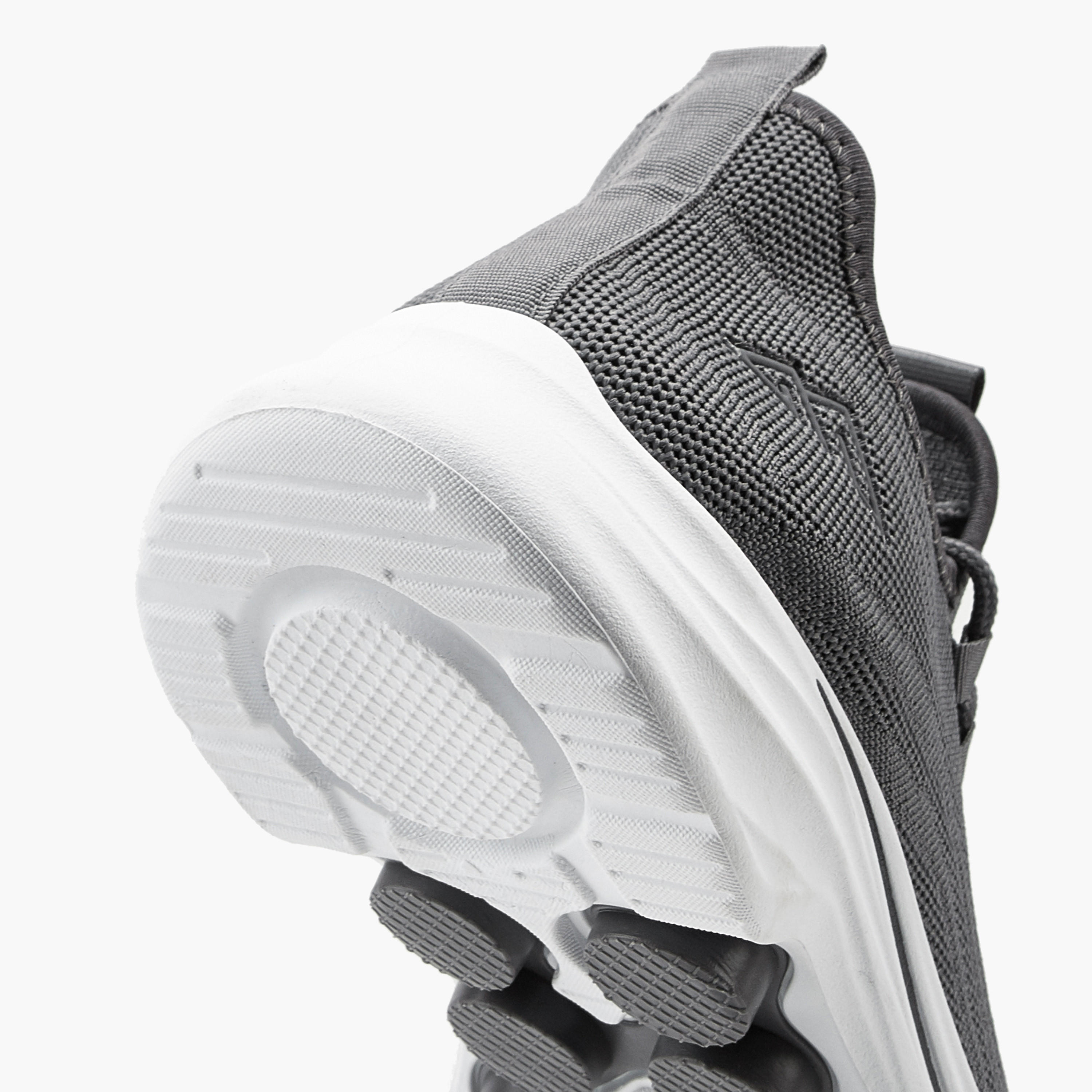 حذاء رياضي برباط إغلاق وتفاصيل شبكية من أوكلان من شو إكسبريس-sports-men-shoes-image-5