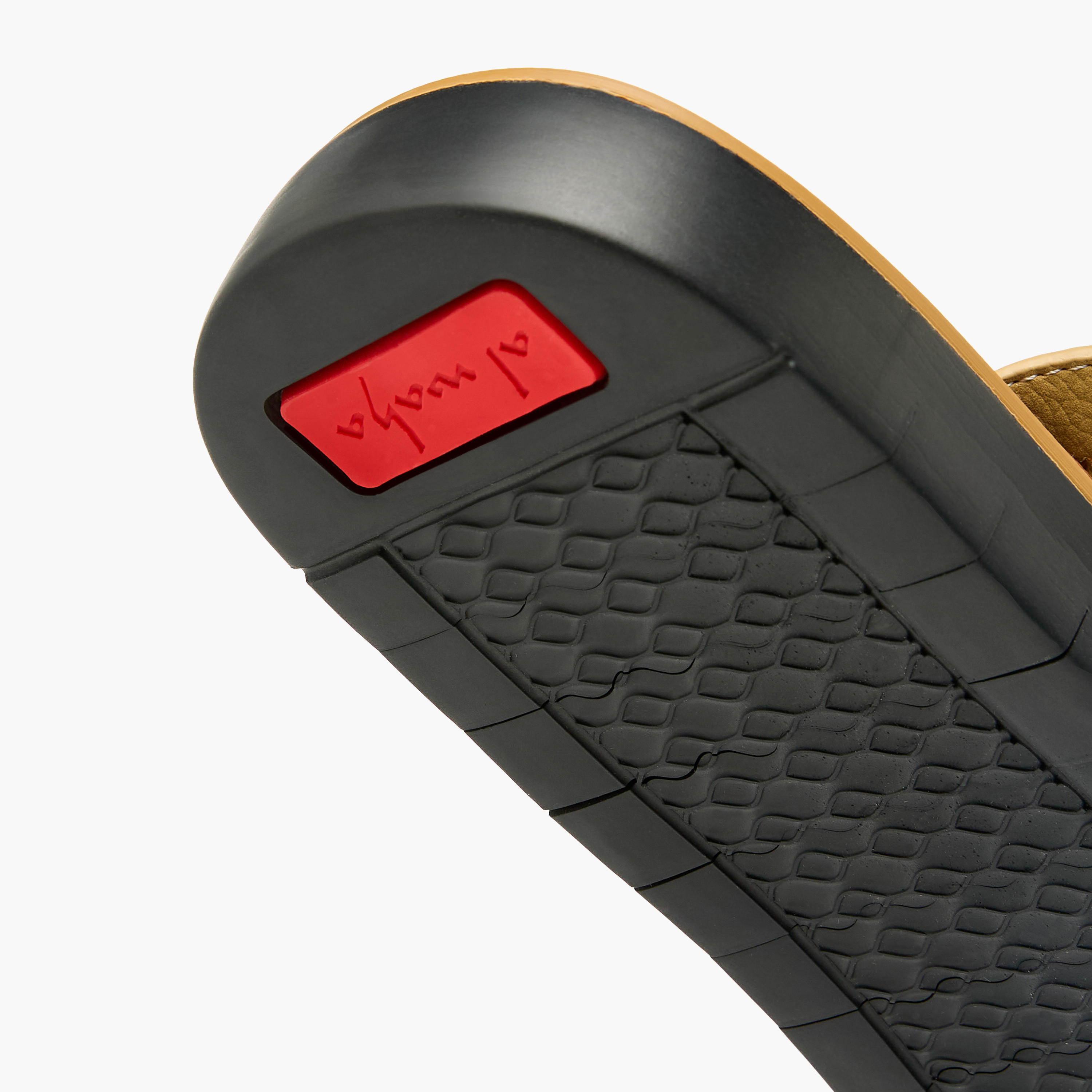 صندل بتفاصيل حلقة أصبع للرجال من الواحة-men-shoes-sandals-image-6