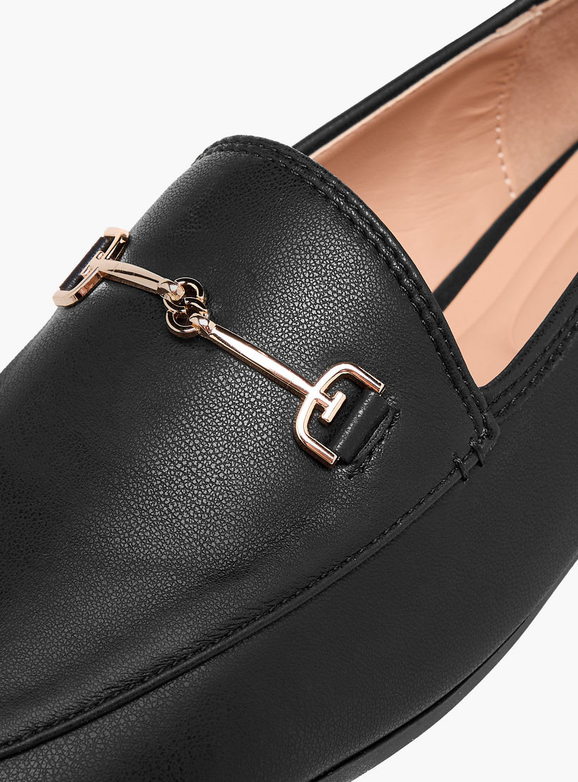 حذاء سهل الارتداء سادة بزينة معدنية للنساء من سيليست-women-shoes-loafersandmoccasins-image-5