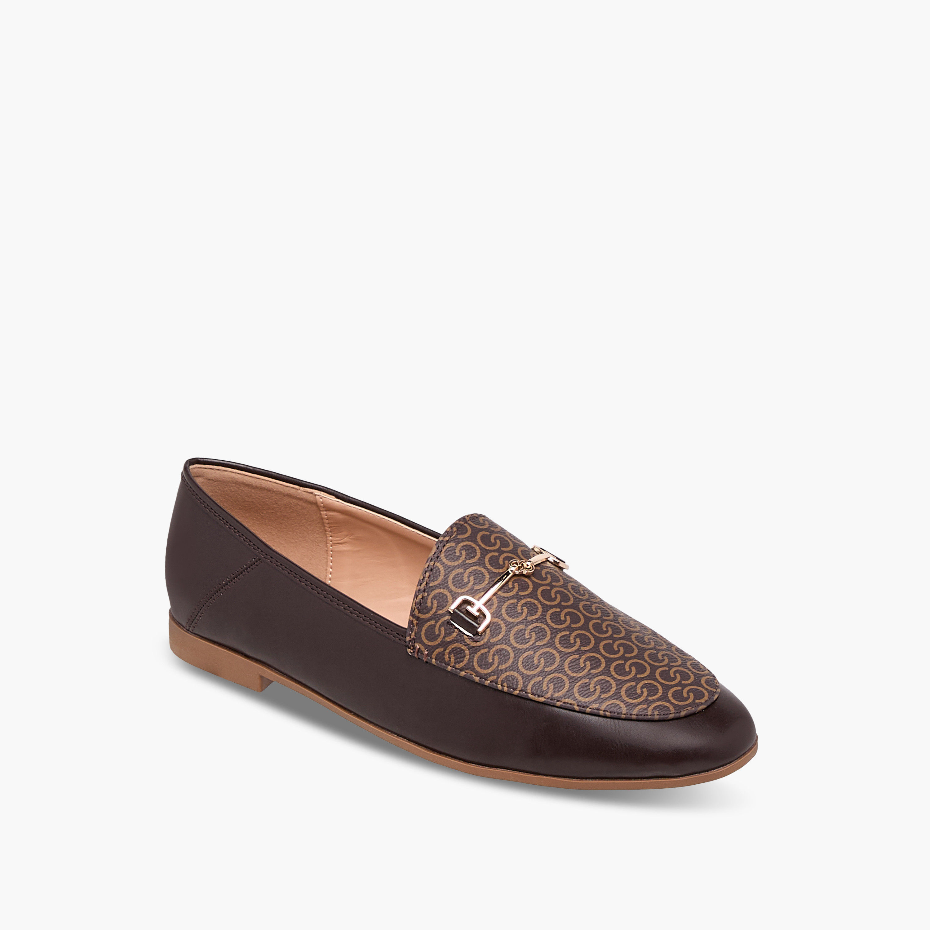 حذاء سهل الارتداء بطبعات مونوجرام وزينة معدنية للنساء من سيليست-women-shoes-loafersandmoccasins-image-2
