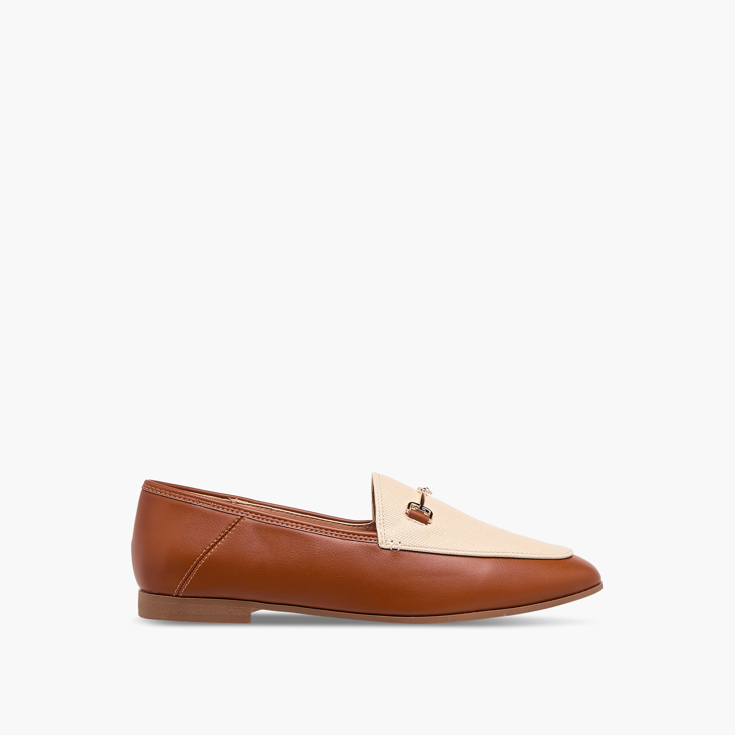 حذاء سهل الارتداء سادة بزينة معدنية للنساء من سيليست-women-shoes-loafersandmoccasins-image-3